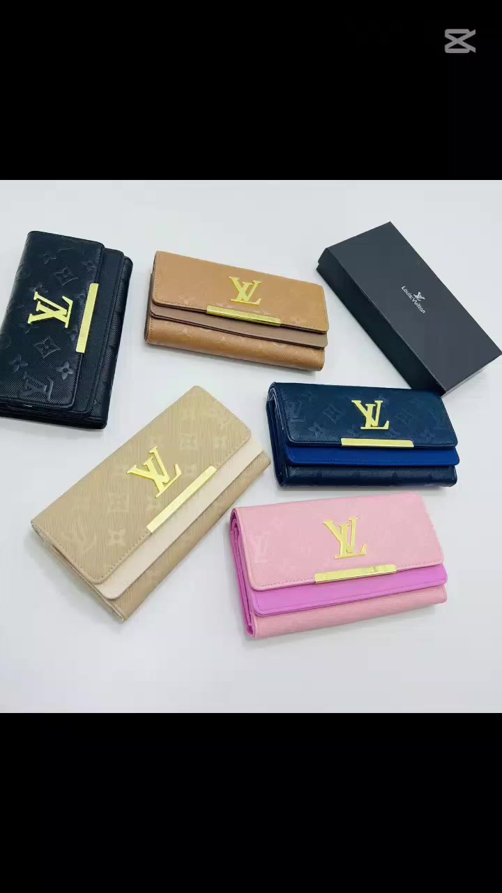 ✨ أناقة وفخامة بكل لون ✨
محافظ نسائية ستايل راقي بتفاصيل ذهبية تخبل 😍
تصميم أنيق ونقشة مرتبة تناسب كل الأذواق 👑

الألوان المتوفرة:
🖤 أسود كلاسيك
🤎 جملي دافي
🤍 بيج ناعم
💙 أزرق ملكي
💗 وردي أنثوي

✔️ تقسيمات عملية للكروت والفلوس
✔️ حجم مرتب يناسب الاستخدام اليومي
✔️ جودة مرتبة وشكل فخم

اختاري لونج وخلي ستايلج يحچي عنج 💼✨

للحجز والاستفسار راسلينا خاص �#FYP
#EXPLORE
#REELKAPOFlELKARO
#TRENDlNGTOP


**إذا كنت صاحب هذا الإعلان وتريد حذفه لأي سبب، رجاءا أرسل رسالة إلى الدعم الفني**