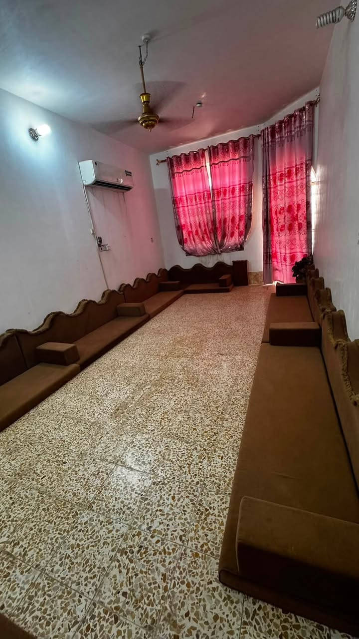 سلام عليكم ديوانيه اسقبال نضيفه البيع (الطول ٦و٨٠سنتيم )(العرض ٣ونص)كعده عربيه اصيله تحت الفحص اسفنج ضغط عالي (السعر على الخاص )


**إذا كنت صاحب هذا الإعلان وتريد حذفه لأي سبب، رجاءا أرسل رسالة إلى الدعم الفني**