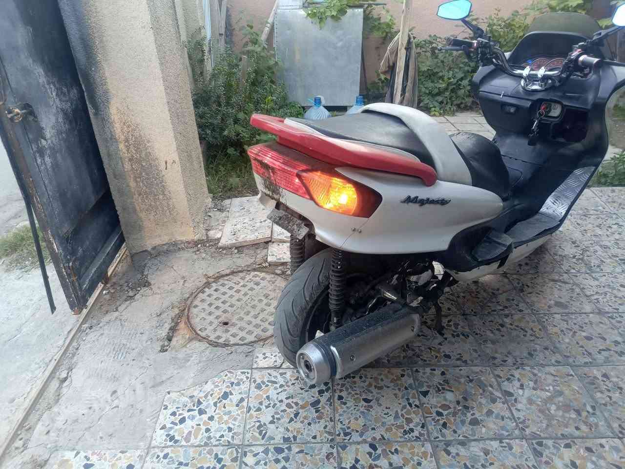 السلام عليكم ماجسته دبل رون كهربايات كلها شغاله محرك مكفول تايرات جديد نقصها دبلات امامي وكلج خلفي  سعرها 550 الف بدون أوراق الدراجه مكاني بغداد البياع ***********
