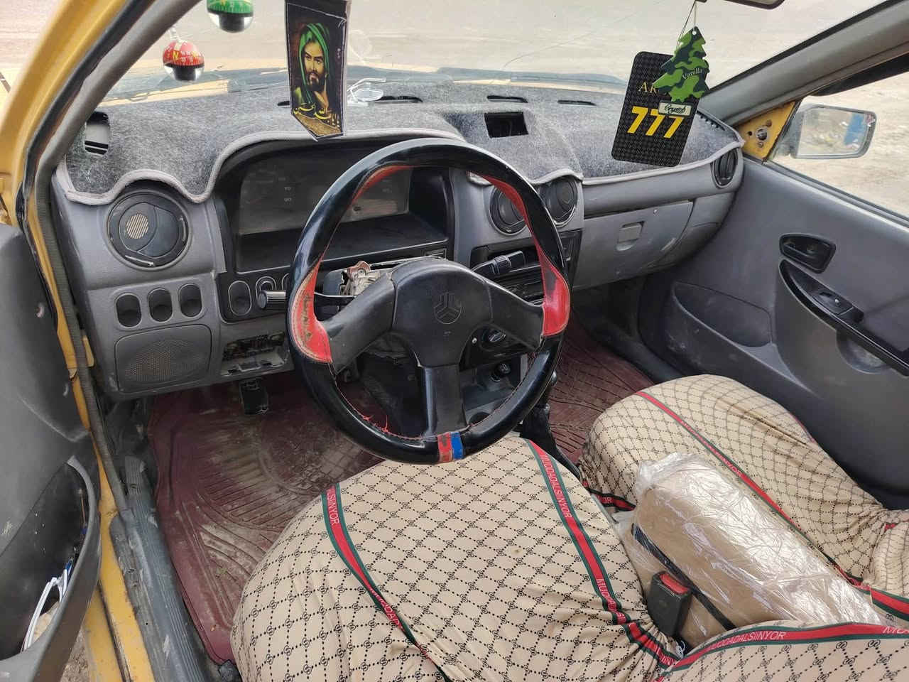 سايبه منغولي مكينه والكير حداديه تخم تاير خير من الله مصفره هيه وغرامات سنويه لل٢٧السعر ١٧وبيه مجال قليل المكان ناصريه فضليه للستفسار التصال على الرقم ***********
