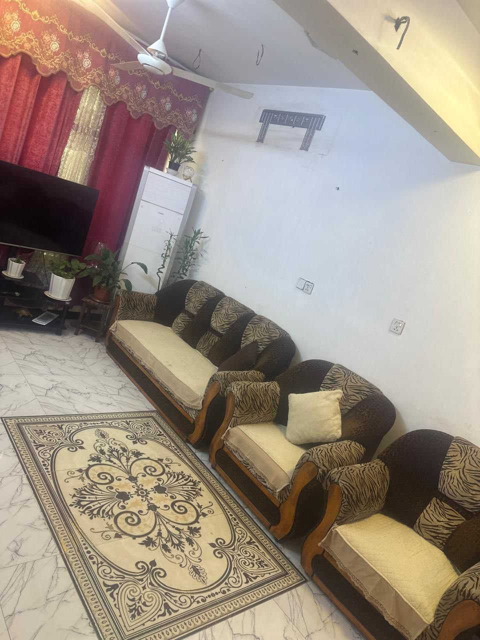 السلام عليكم مشتمل 50م وجه 5 نزال 10 
سند 25 ملك صرف زراعي  يحتوي على 2 غرف نوم 
أستقبال + مطبخ + خدمات 

الموقع / كميره مقابل جزيره بغداد السياحيه 
البيت بدايه منطقه وقريب عل شارع الرئيسي

السعر : 70 مليون وبي مجال

للأستفسار : *********** نزار الطائي 

#الرقم بي واتساب
