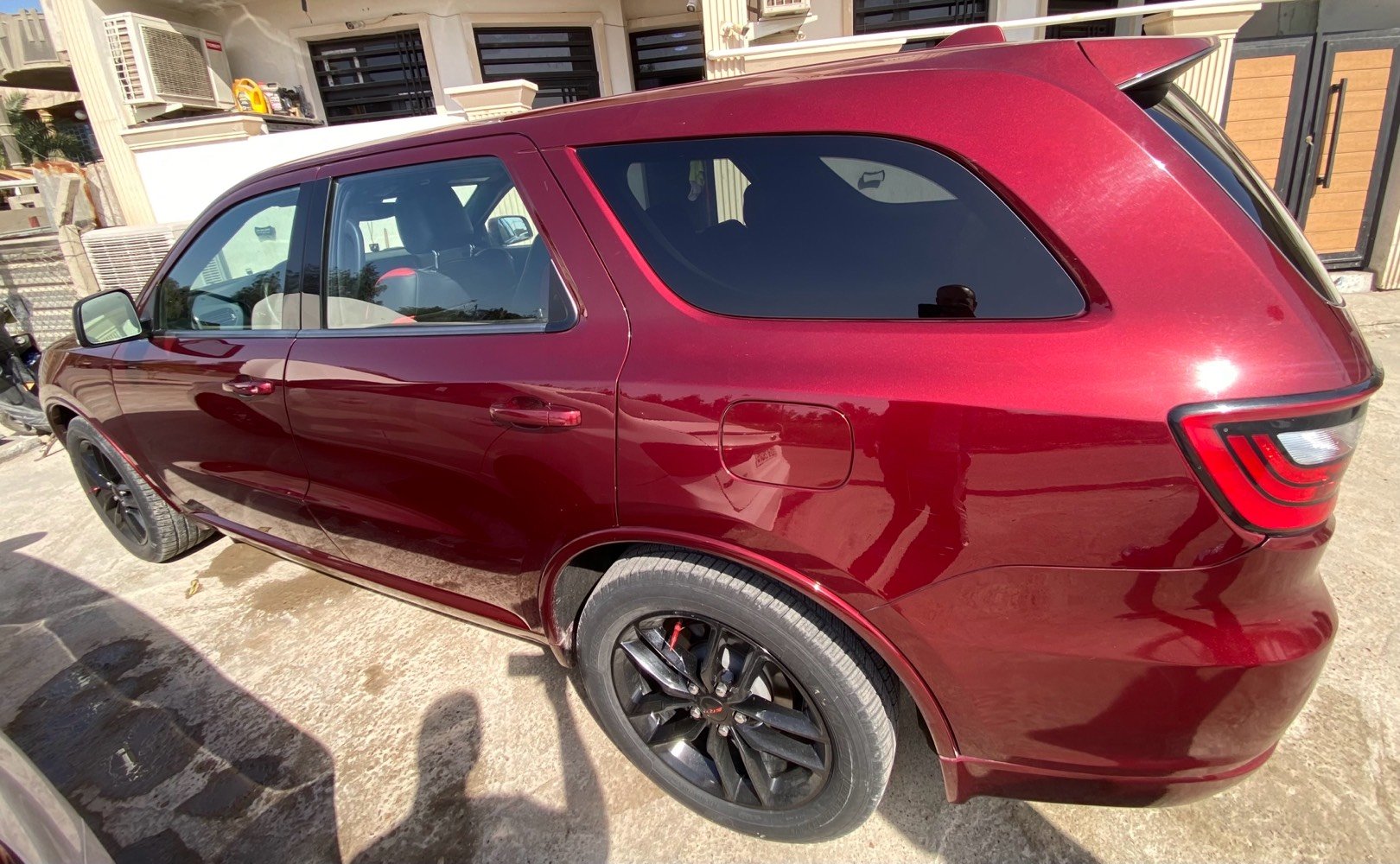 دوج دورنكو2022  
محرك 6 سلندر GT
ماشيه 19
وارد امريكي مرقمه على ايدي 
رقم اربيل تحويل ثاني يوم
محرك  6سلندر
 سلندر بخاصية توفير الوقود ECO 
 + جنطه كهرباء 
بصمه
حساسات خلفية اصل مع خاصية  
لايت ١٠٠واط اصلي مع حاجب LED . 
 مع تحرك المرايات الجانبية عند الرجوع الى الخلف حسب التحكم.
نظام صوت ٧ سماعات داخل السيارة 
شاشة دشبول لمس كبيرة  متكاملة الايعازات . وشاشة ٧ انج معلوملت السيارة والعطلات والرسائل... 
17- نظام AUX + Bluetooth . نظام ملاحة GBS شاشت تنته كبيره
+ ذاكرة ميموري كارد موضعي + USB .
الكشنات  جلد متصل  و تدفئة و تهوية و مع الستيرن تدفئة وتهوية والمقاعد الخلفية تدفئة
كاميرا خلفية دوارة HD
إظهار ضغط الهواء في الاطارات. ومعلومات السيارة الكترونيا مثل كمية دهن محرك و درجة حرارة المحرك والكير والزيت وضغط الزيت الكتروني .
وباقي مواصفات الدورنكو ✔️
للاتصال***********
السعر 280💵
مكاني بغداد