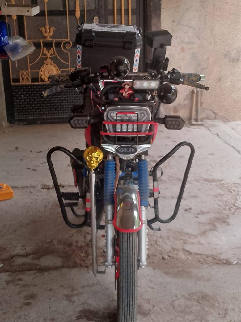 السلام عليكم البيع سيفان سونك (مكلف بل نشر) 
موديل 2024 نضيفه حيل مال جناي 
محرك 150c السعر 850بيهه مجال حك الجيه 
رقمي ***********كورك
مكاني (بغداد تاجي)
