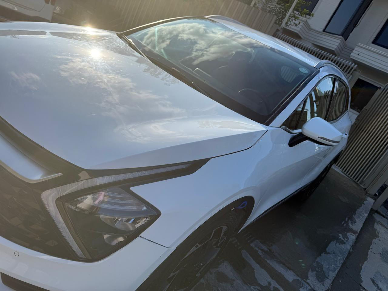 كيا سبورتج موديل 23
خليجي مكفولة من كلشي 
العداد 70  الف 
سيارة جاهزة وما بيها اي نقص 
تشغيل عند بعد 
وبصمة تشغيل وهناندبريك كهربائي
ثلاث انضمة قيادة 
بيها طخة بسيطة جداً  تحتاج تعديل ب pdr 
سعرها 22 الف وبيها مجال بسيط
***********
