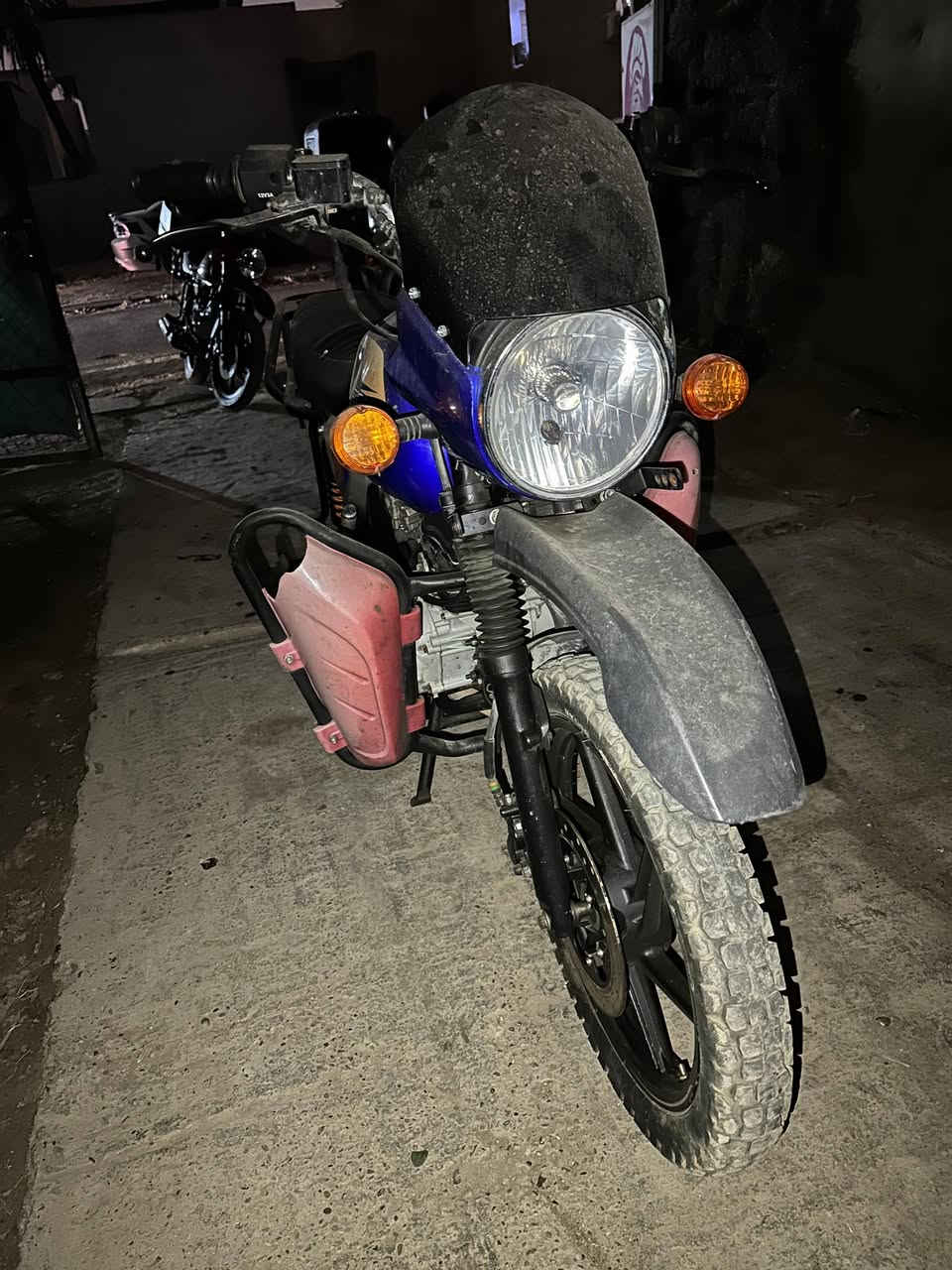 السلام عليكم بوكسر للبيع موديل 22 كفاله عامه الدراجه بس بيه تانكي تجاري وصفاحيات الدراجه خير من الله ماشيه48 الف رقم انكليزي بغداد تحويل ع الشرط السعر مليون و 800 واني خادم الكم اتساهل وي الشراي مكاني بغداد السيديه 
***********
