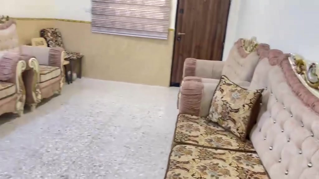 السلام عليكم 
تخم للبيع عشر مقاعد ثقيل اصلي مع الطبلات مكان لعبيدي
هذا رقمي بي واتساب ***********
