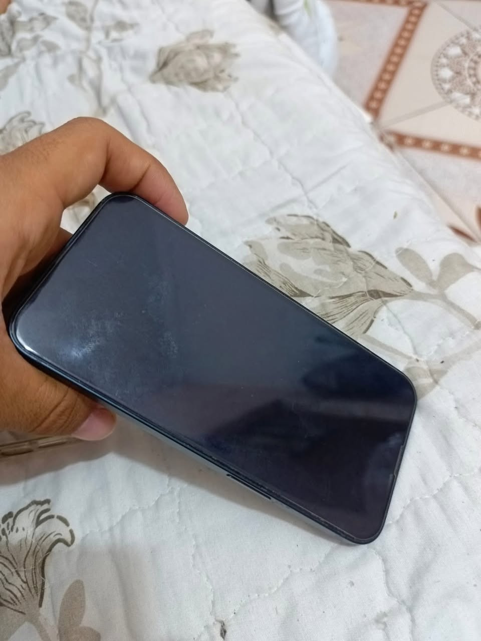 سلام عليكم 
ايفون١٣العادي 
غير مفتوح ولا مستبدل بي اي قطعه ولا مرفع البطاريه 
السعر ٤٥٠ 
العنوان بصره كرمه علي رجائا متشتري لا تعامل 
هذا رقمي للتواصل واتساب ***********
