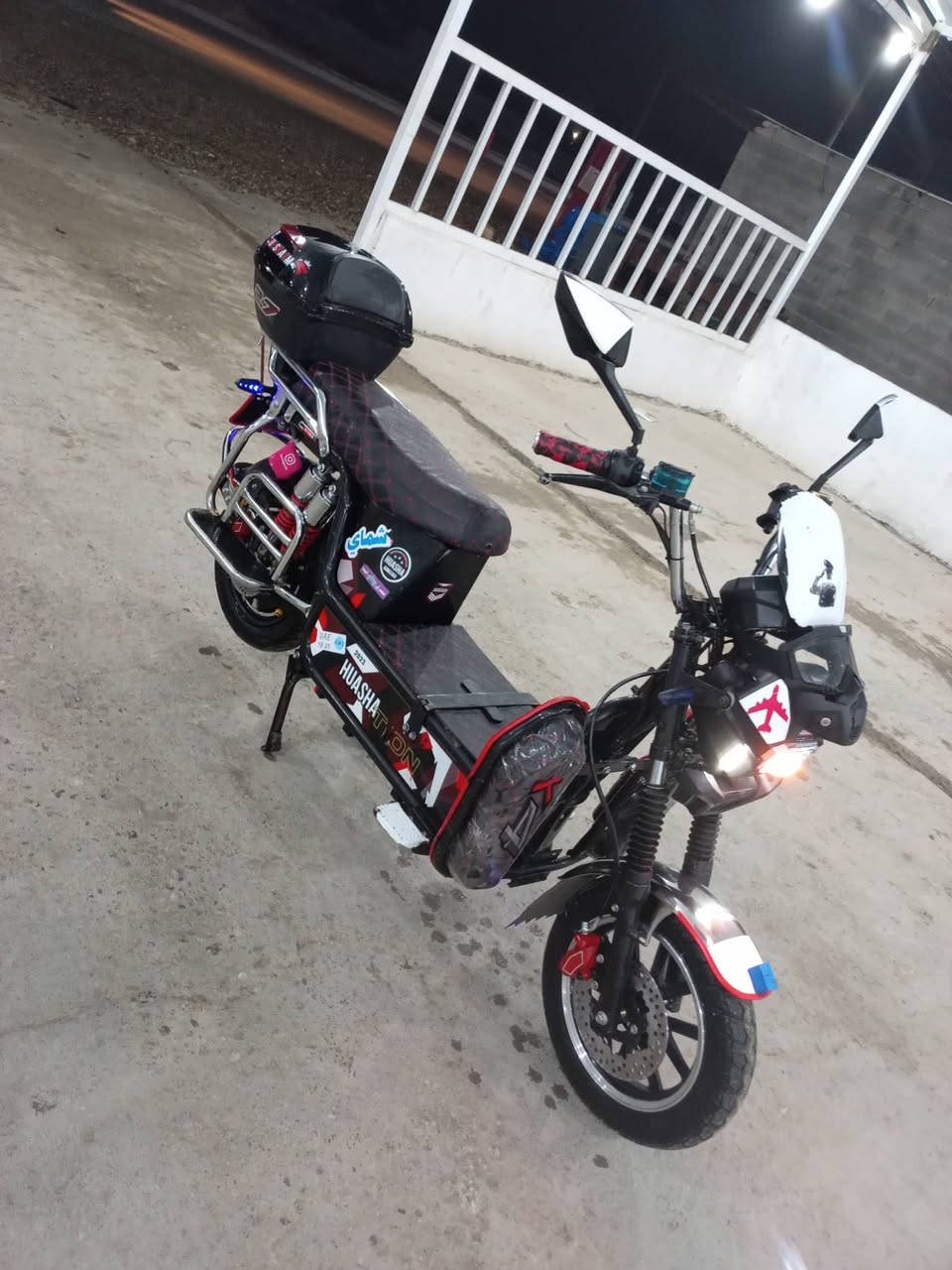 السلام عليكم ورحمة الله وبركاته مراوس فقط بي شي ستوته شحن أو موطور شحن هيوشه ٢٥ أو ٢٤ جديد موديل ٢٣ جديد حيل ٥بطاريات بعدهن بل جيس ولك الفحص شرط عداد يمشي وره وجدام تايرات جدد وره وكدام مكاني الأنبار هيت ناحيه الفرات زويه البنمر رقم الهاتف *********** رجاء لما يشتري لا يعلق رجاء مراوس سحب القناعه فقط
