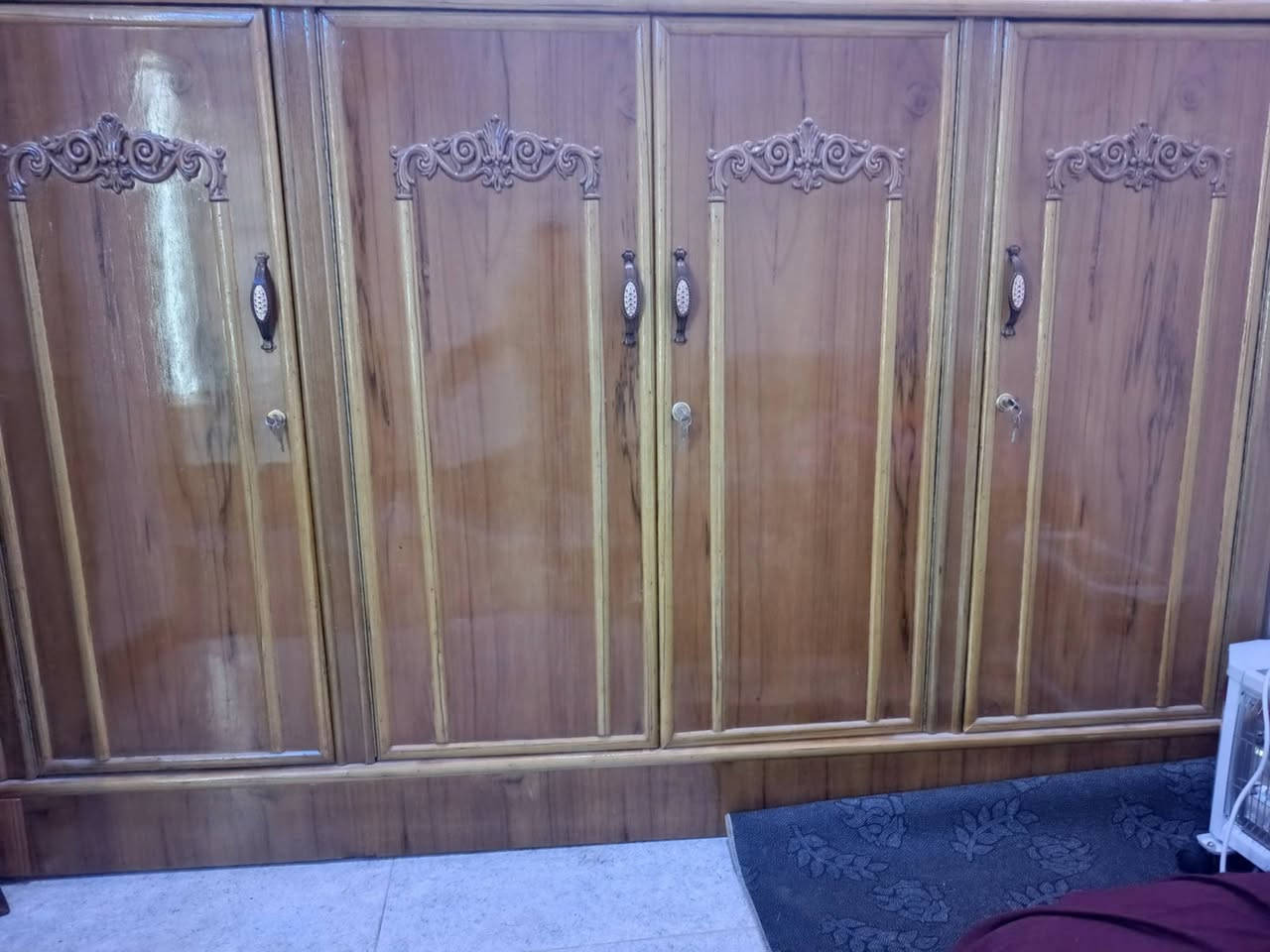 السلام عليكم غراض للبيع جديد استعمال قليل كلمن وسعره السعر ع خاص العنوان باب المشهد رقم الهاتف ***********
