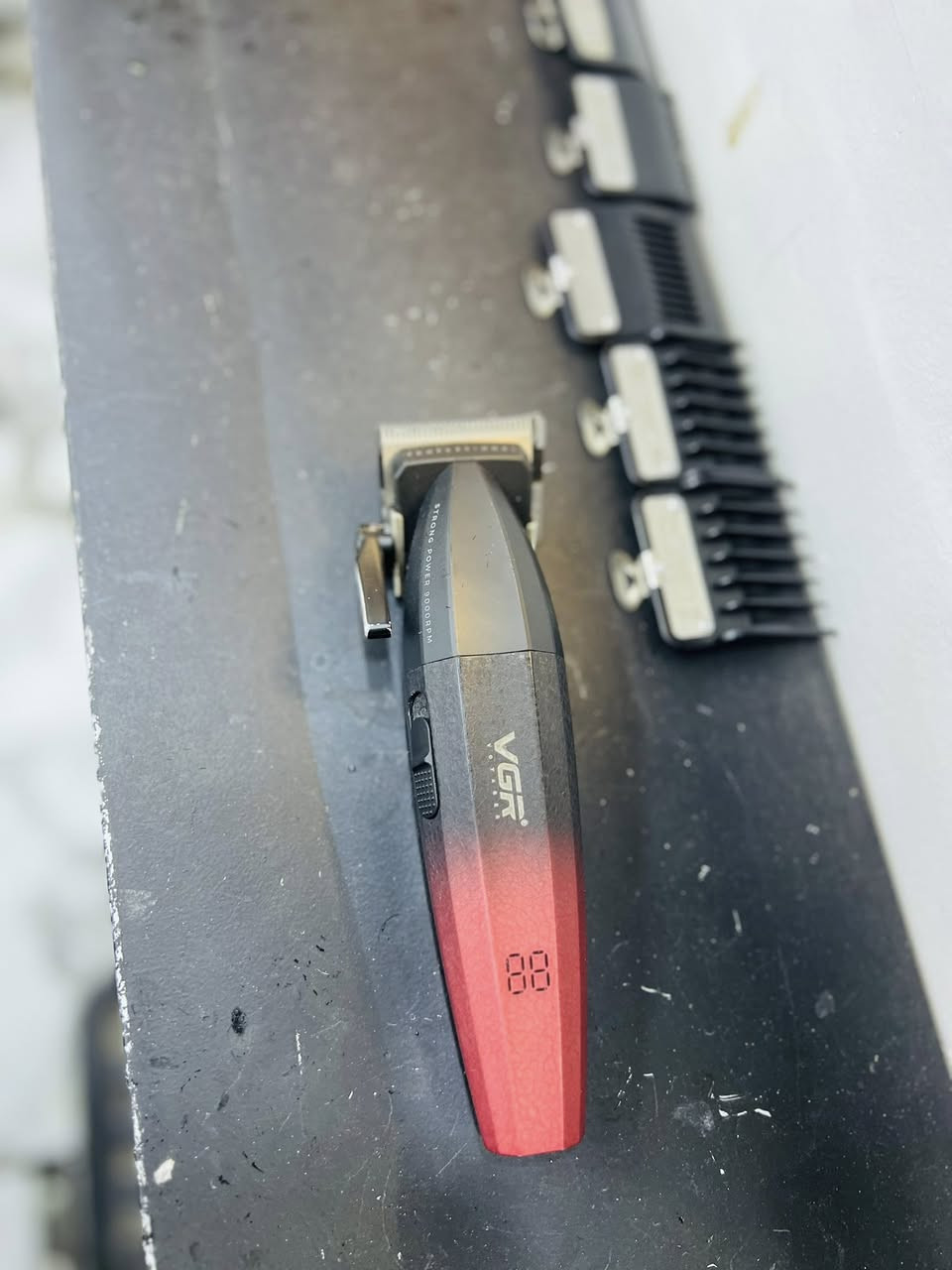 مكينة VGR تدريج….
صفرها وتدريجها فول ونضيفة مع كارتونها ونمراتها ار بي ام 9000 بيها سرعتين ،

للبيع او مراوس سعر :40 الف وبيها مجال للشراي 

 عنوان كركوك :***********
