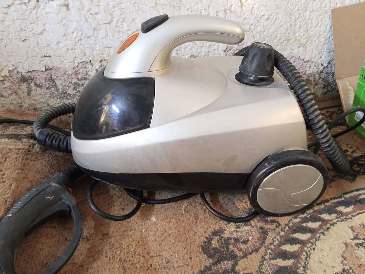 جهاز تنظيف بخاري لتنظيف السيراميك وتخم والسيارات بخار حار هيتر بكارتون جميع ملحقاته وياه للبيع شغال مابي اي نقص.


**إذا كنت صاحب هذا الإعلان وتريد حذفه لأي سبب، رجاءا أرسل رسالة إلى الدعم الفني**