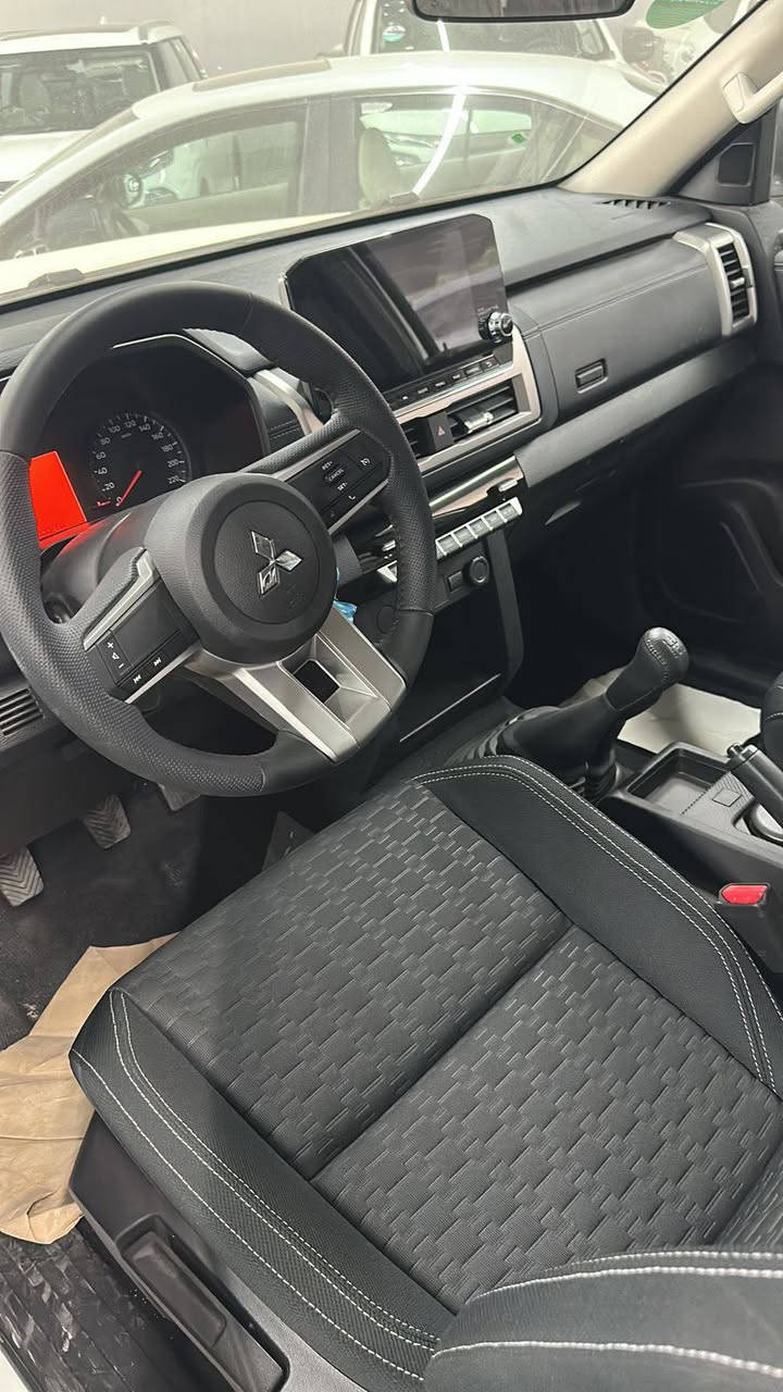 *نويكار اوتو لتجارة السيارات في اربيل*
 ميتسوبيشي L200  بانزين فول موصفات 
━━━━━━━━━━━━━━━━
 المواصفات الفنية:
• محرك 2400 CC 
• نظام دفع رباعي 4x4
• نظام إضاءة ذكي + كشافات زينون عالية الوضوح
• مثبت سرعة
- العداد 0 km 
- ضمان شركة 
- شاشة عريض 
- كير عادي
- مرايا إشارة 
- مرايا كهربائي 
- تبريد مركزي 
- مانع انزلاق 
- دفع رباعي H2. H4. L4 
- للمعلومات زياره موقعنا :

 اربيل / شارع 100 المعارض / تقاطع مخمور / قرب معمل بيبسي 

- او الاتصال بالقسم بالمعبيات ☎️
***********  آسيا 
*********** آسيا 
***********  آسيا 
*********** كورك
