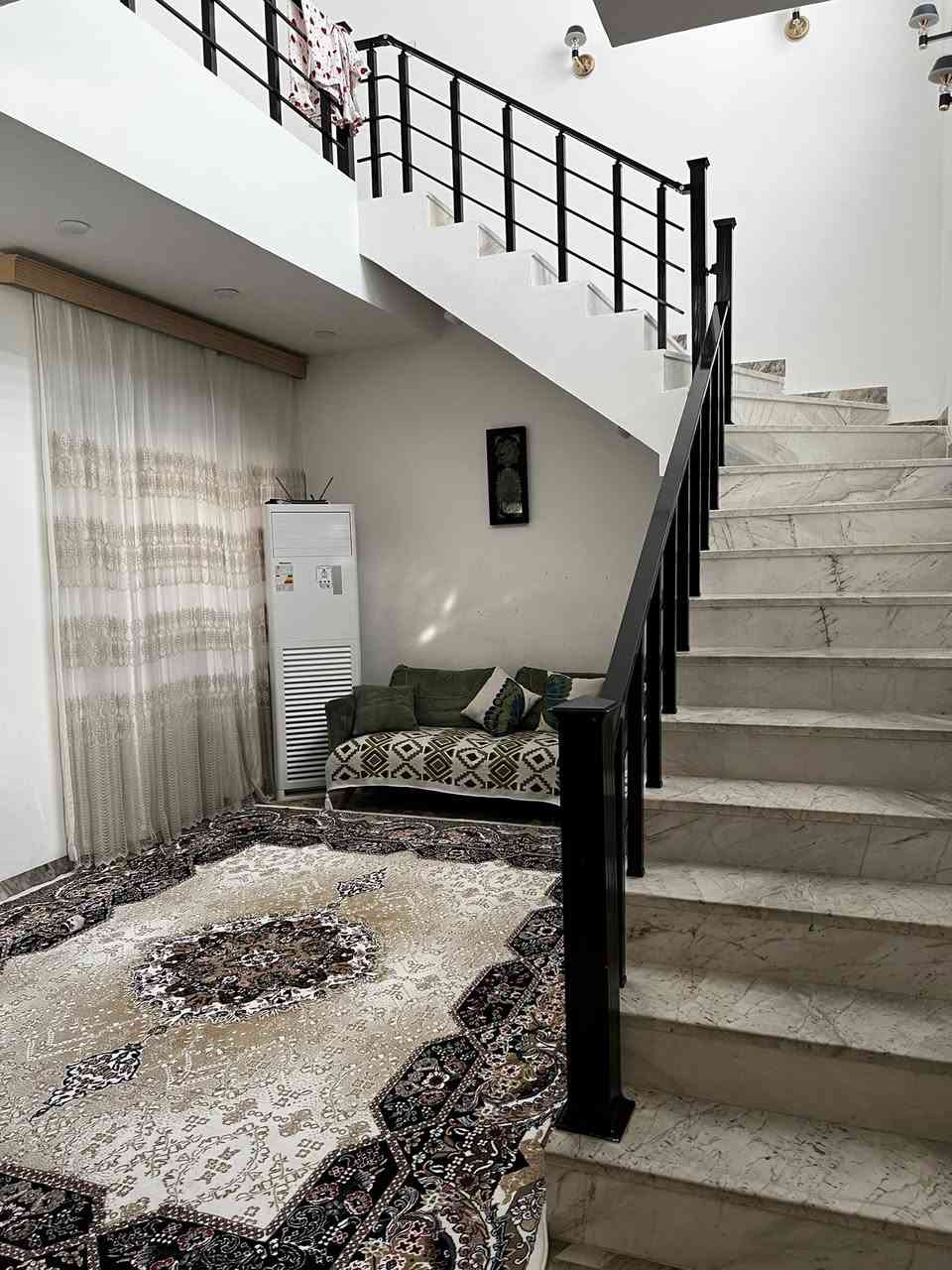 🏘🏘بيت للبيع / ديالى خانقين / مجمع وند ستي طابو صرف مساحة 200 متر طابق واحد 
ثاني فلكه على اليمين ثاني فرع على اليسار 

2 غرفة نوم واستقبال وصالة داخلية ومطبخ حار بارد ومجمع صحيات وبيتونة كبيرة وكراج سيارة وحديقة 

البيت سقف مغربي وسيراميك مو مال شركة والبيت بي تغيرات على ذوق صاحب البيت 

علماً البيت ساحب عليها قرض من المصرف 

السعر / 165 مليون قفل مع الغراض الموجود داخل البيت الغراض مستعمل قليل
تدفع 68 مليون لصاحب البيت والباقي 97 مليون تدفعها للمصرف بشهر 420 الف فقط 

للأستفسار اكثر اتصال بالارقام فقط 
***********
***********
مكتب فريا موفق للعقار
