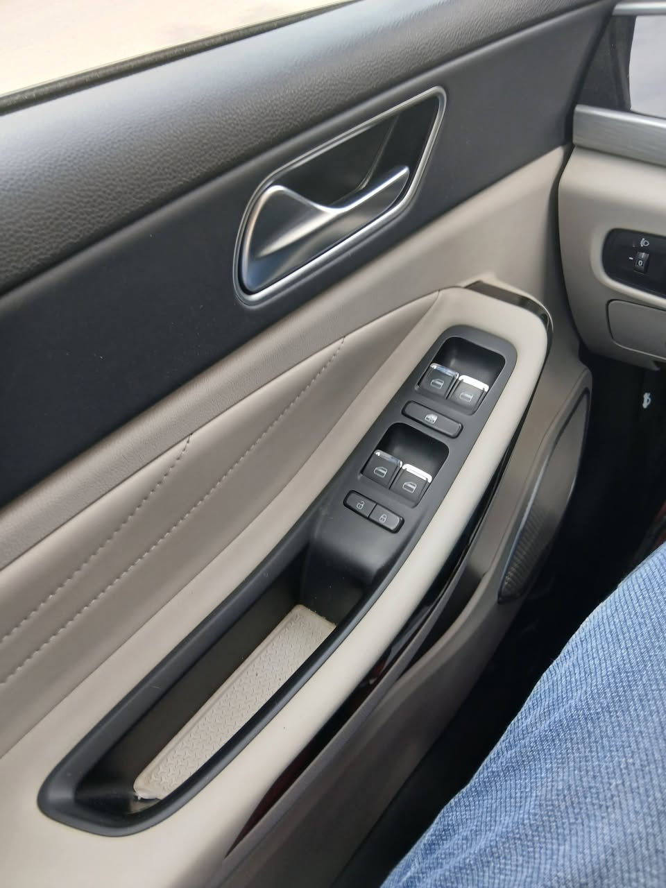 اريزو 5 للبيع زيرو مديل 2024  ماشيا 8 تالاف كيلو جديده كلش بيها مواصفات كلش حلوه اخوان السياره زيرو كفاله من كلشي  بعدها عل الشركه موجوده بالسيديه السياره حلوه لونها بعداحلى بالعافيه علياخذها رايدها 108  تحويل ثاني يوم بيها مجال انشالله
الهاتف/***********
