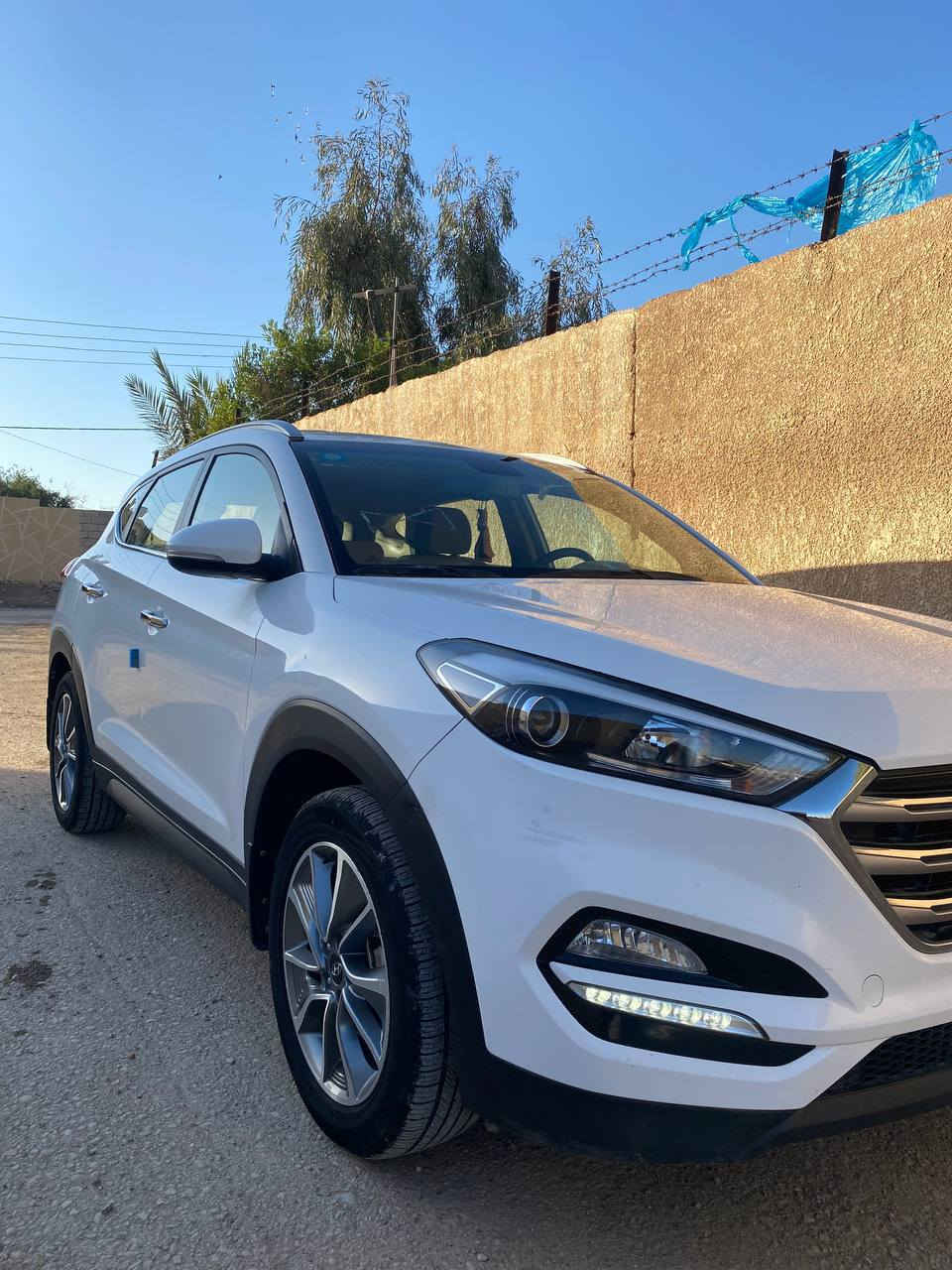 السلام عليكم 
توسان خليجي 
موديل 2018
رقم بغداد  بسمي
ماعده البانوراما 
مكينة 2000
داخل بيجي  
كامره 
ثلاث انظمة قياده 
تبريد تدفئة جاهزة 
رادارات جانبية 
العنوان ديالى بعقوبة ‏‪
السعر 190 وبيها مجال 
‏‪***********‬‏
