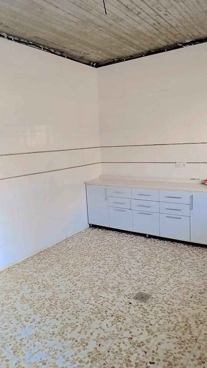 بيت للبيع للبيع✨✨✨✨✨

ملك صرف مساحة 200 م 

غرفتين و غرفة تحتوي على سويت هول واستقبال
ومطبغ وكراج وحديقة وصحيات وترك عدد ثنين و بيتونا 

العنوان هيما ستي،  مقابل مجمع الورود  

التواصل مع +964 773 768 8667 Singapore
