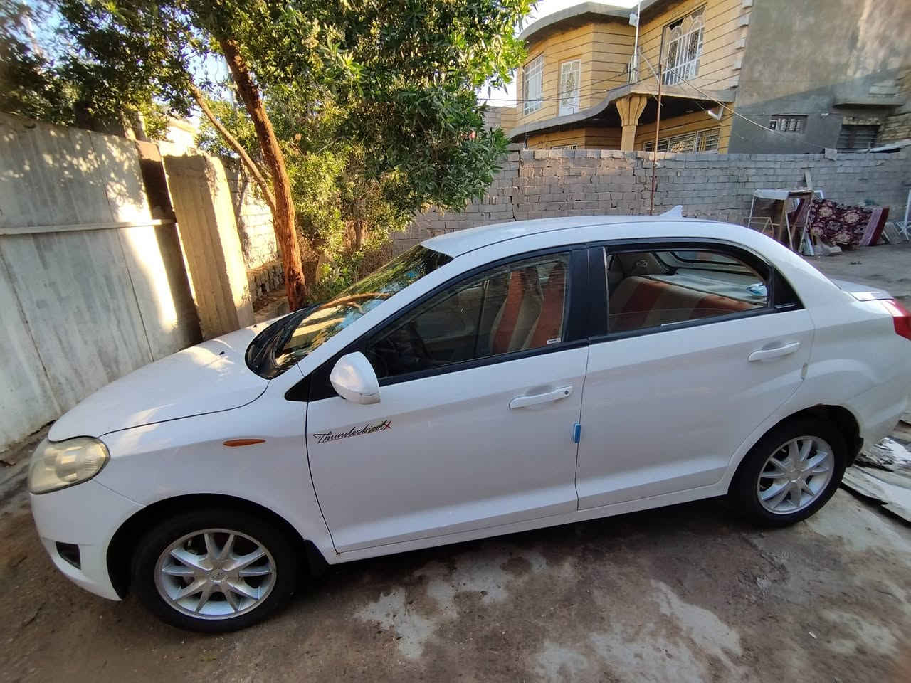 شيري فلاوين موديل 2013 سياره نضيفة كير ومكينه وتبريد كهربائيات شغالة خير من الله تخم تاير جديد السعر 40 وبيه مجال حق الجيه العنوان حله طريق كربله  ***********
