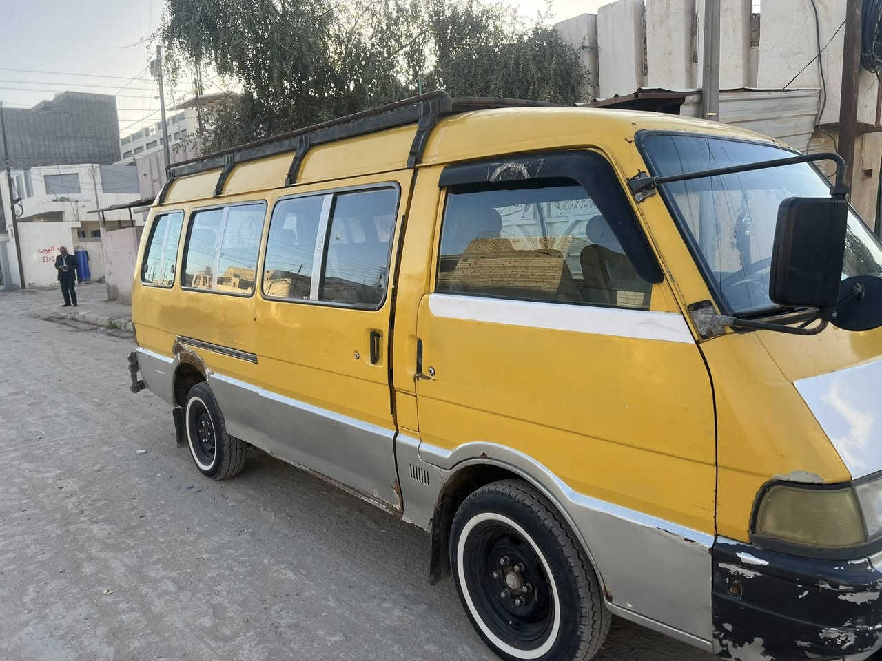 سلام عليكم سياره جهزه عله خير ما كلشي وين ما عجبك تراي 94 موديل اني مكلف بل نشر ***********
