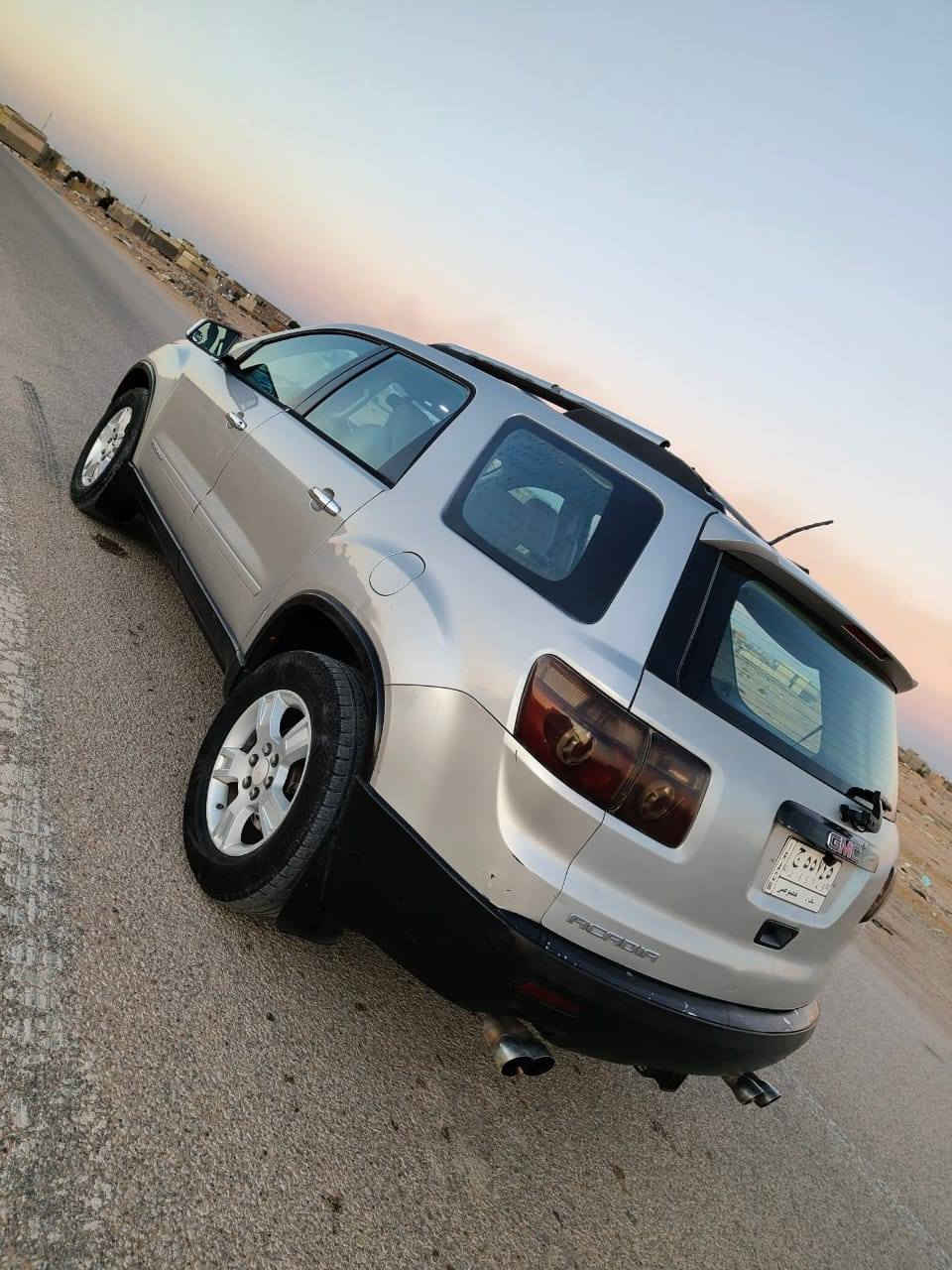 السلام عليكم
جمسي اكاديا 2008 امريكي 
رقم بغداد تحويل مباشر 
مكينه 6 سلندر 3600 
مكينه وكير كفاله 
تبريد مركزي 3قطع 
شاشه وكامره حساس 
لايت زنون وتخم تاير جديد 
بيه 3قطع صبغ بدون ضربه 
السعر 80 وبيه مجال 
مكان السياره بابل الكفل 
***********
