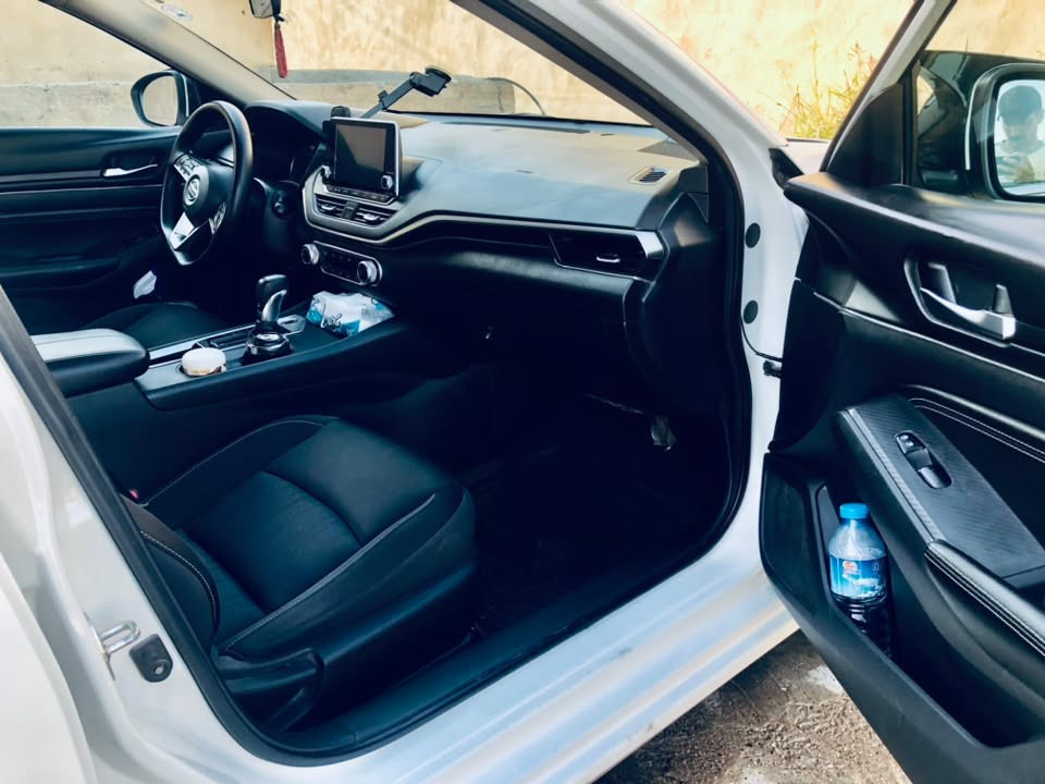 ***********🚘💫للبيع نيسان ألتيما. موديل 2020 فئة S
وارد أمريكي / رقم اربيل    بأسمي شرط التحويل  رقم الدولي الجديد هزه وفحص وسنويه وارقام كله جديد  مصار اربع اشهر من كملتهن 

محرك مكفول كفاله  حتى الزيت جديد🔧 / كير مكفول  

 حادث السياره بجم كبس ولا ايرباك طاك الضربه بصفحه بابين  وعابر شبر واقل الشبر ومعجون قليل بلهلال مال دبي مو بالعراق من ضمن الصبغ الي مذكور مال الشبر    فقط … 

  سونار بيها     

السيارة S معروفه مواصفات شاشه جبيره وكاميرا خلفيه كشن كهرباء. 

 رادار امامي كروس سرعه تفاعلي بصمة صندوگ بصمة بيبان وتشغيل ..بصمه   وتشغيل عن بعد ..ليت زنون ..تبريد تدفئه خير من الله   زوج تايرات قبل 10 ايام شادهن  ادامه كامله قبل 20يوم لمنضومت  البانزين هيه ولفلاتر كامل. وياهه منضومه احتياط ب80 الف مشتريهه .دسكات قبل 10ايام تخم كامل 60الف شادهن .محرك 2.5 لتر / 4 سلندر اقتصادي وقوي تنفس طبيعي 

شاشة لمس وسطية 8 إنج مع بلوتوث و USB وكار بلي 

)

تصميم أنيق ورياضي بلون الابيض      

سيارة كاملة مكملة تجي تفحص وتشوف بعينك كعدتها حلوه وسيارة ما تصرف عليها كلشي ماشيه 86ميل السعر 135 وبيها مجال للشراي وسعرهه معقول  وبالعافيه ع الياخذها سياره كامله وبدون نقص واحله من الصور الله شاهد  

مكان السياره ديالى المنصوريه  دلعباس ..اني السياره ماخذهه قبل 5اشهر . بس صار عندي ضرف لازم ابيع  فدوه شباب بس الشراي يتصل كلشي مذكور وبخدمت الطيبين
