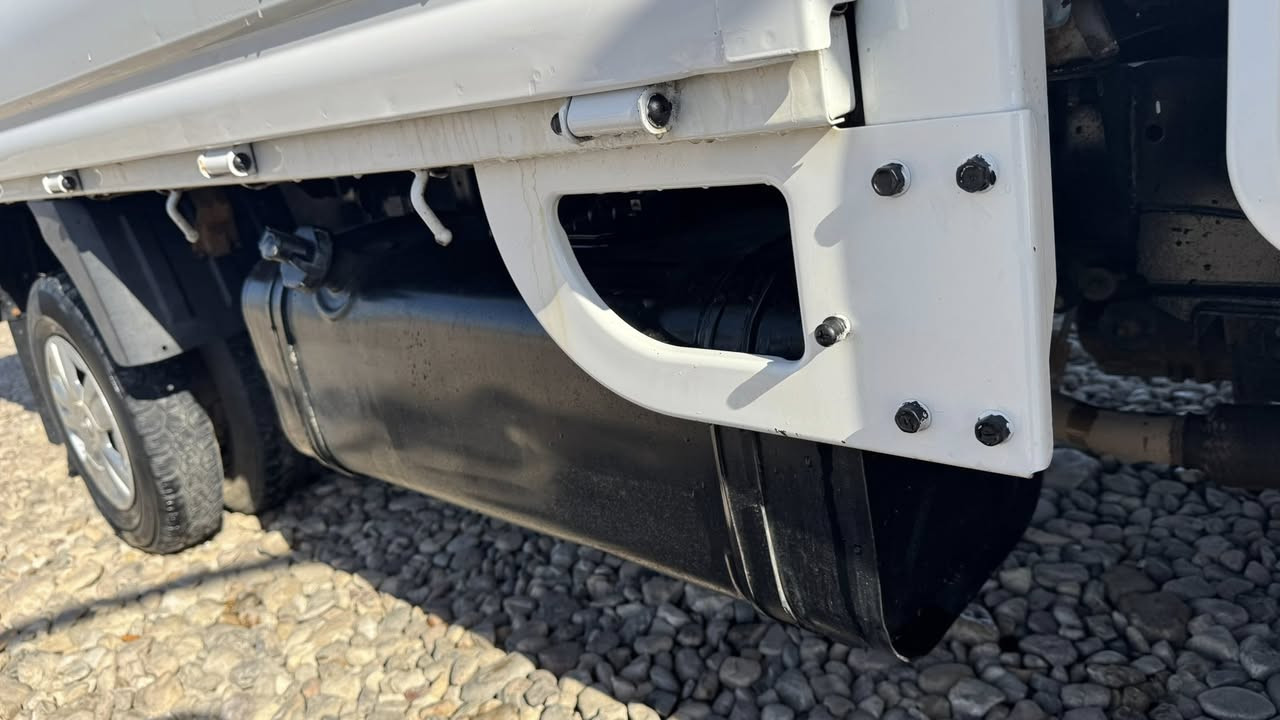 كيا حمل 2700 
موديل ٢٠١٣
ماشية ١٨٧ الف كيلو فقط
ارقام انكليزي 
سنوية جديدة بأسمي  واسط مشروع وطني الى ٢٠٣١ تحويل بأي مكان اني حاضر 
صفر غرامات
السياره تعمير جديد صدر جديد بالباكيت
محرك وشاصي مكفول
السياره بدون اي حادث 
فقط تعمير للسياره مسوي 
السيارة جاهزة من كلشي متحتاج صرف 
كهربائيات تمام
محرك تجفيت قبل سنة ونص مابي اي خلل 
السيارة كلش حلوه ابيعها لجناي
 بياع شراي رجاءً لا تكسر بحلال العالم 
واتساب ***********

 رايدها 115 $
