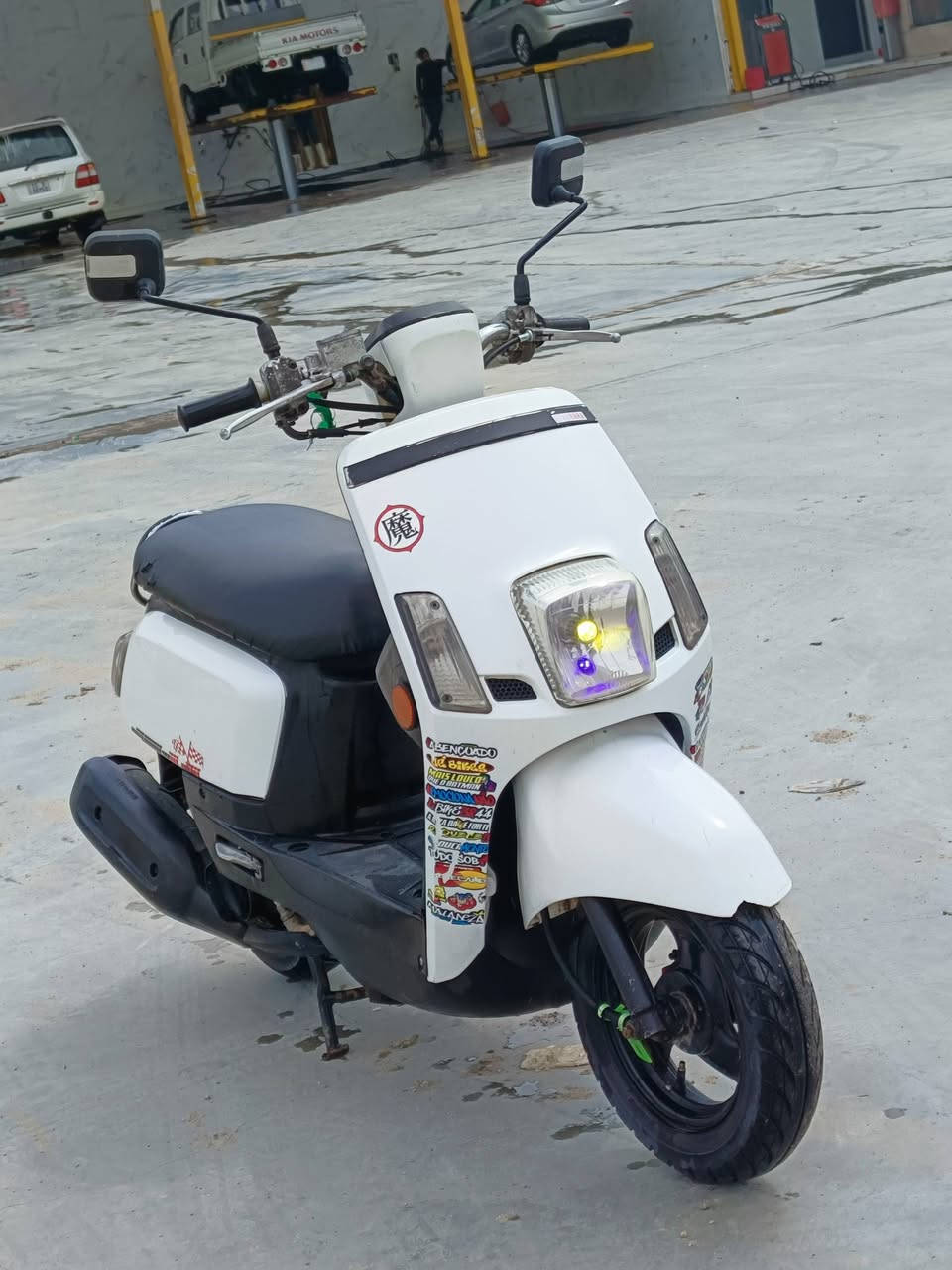 السلام عليكم دراجة بوليسي موديل ٢٠١١ الدراجة نصبة وماكينة تخبل الدراجة ناشفة مابيهة كل عيب الدراجة دواخل سواد فحم كفرات بلادي مكينة مفتوحة السعر ٧٠٠ الف وبيهة مجال *********** موجود ماسنجر
