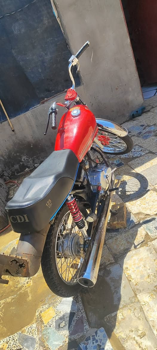 سلام عليكم دراجه شاصي 21تعمير 26رايتها ب700بس وصل شراي تصل على هاذ الرقم ‏‪***********‬‏
