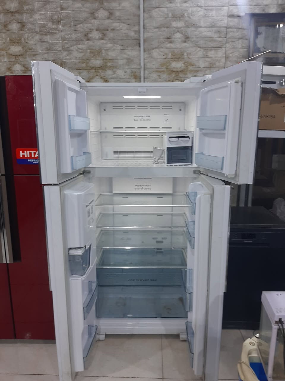 بغداد ١٧سويب 
ثلاجات هيتاشي للبيع اكبر حجم تواصل خاص او اخو الجديد ***********وتساب
