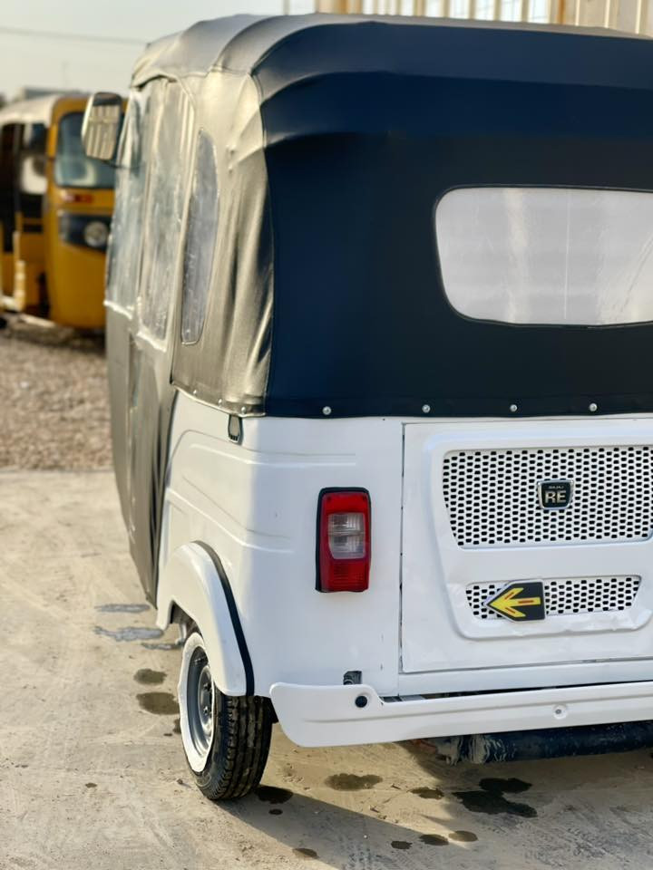 السلام عليكم للبيع موديل 22 اوراق اصولي للترقيم محرك مفتوح بس مكفول تنقيص وتبخير وكرنك مصبوغه عام بيها ضربه بالغد لايسر لاتكلي شبيها مابيها ولاتكلي مكفوله او لا التكتك مصبوغه عام وجاهزه خير من الله السعر 6.800 وبيها مجال بسيط الرقم ***********
