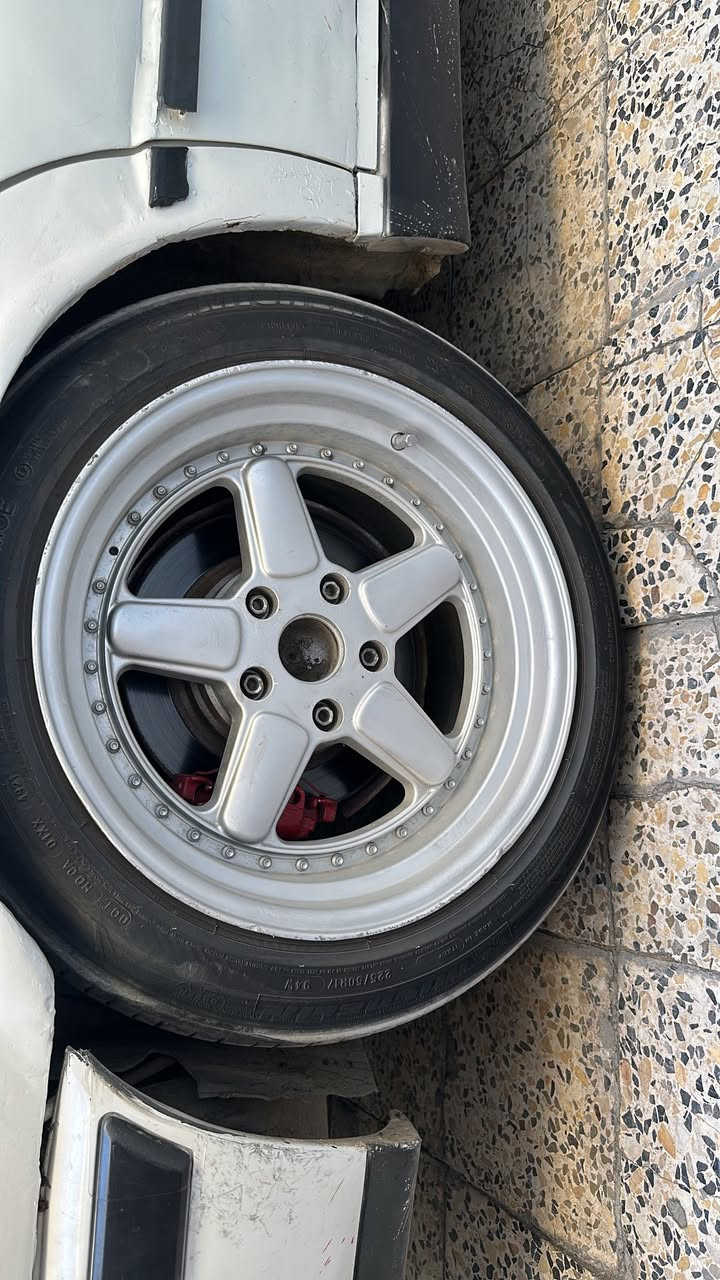 سلام عليكم
ويل BMW 
حجم 17
بس واحد يحتاجله تاير 
للمراوس شعندك نزل 
مكاني بغداد حي الاعلام
***********
