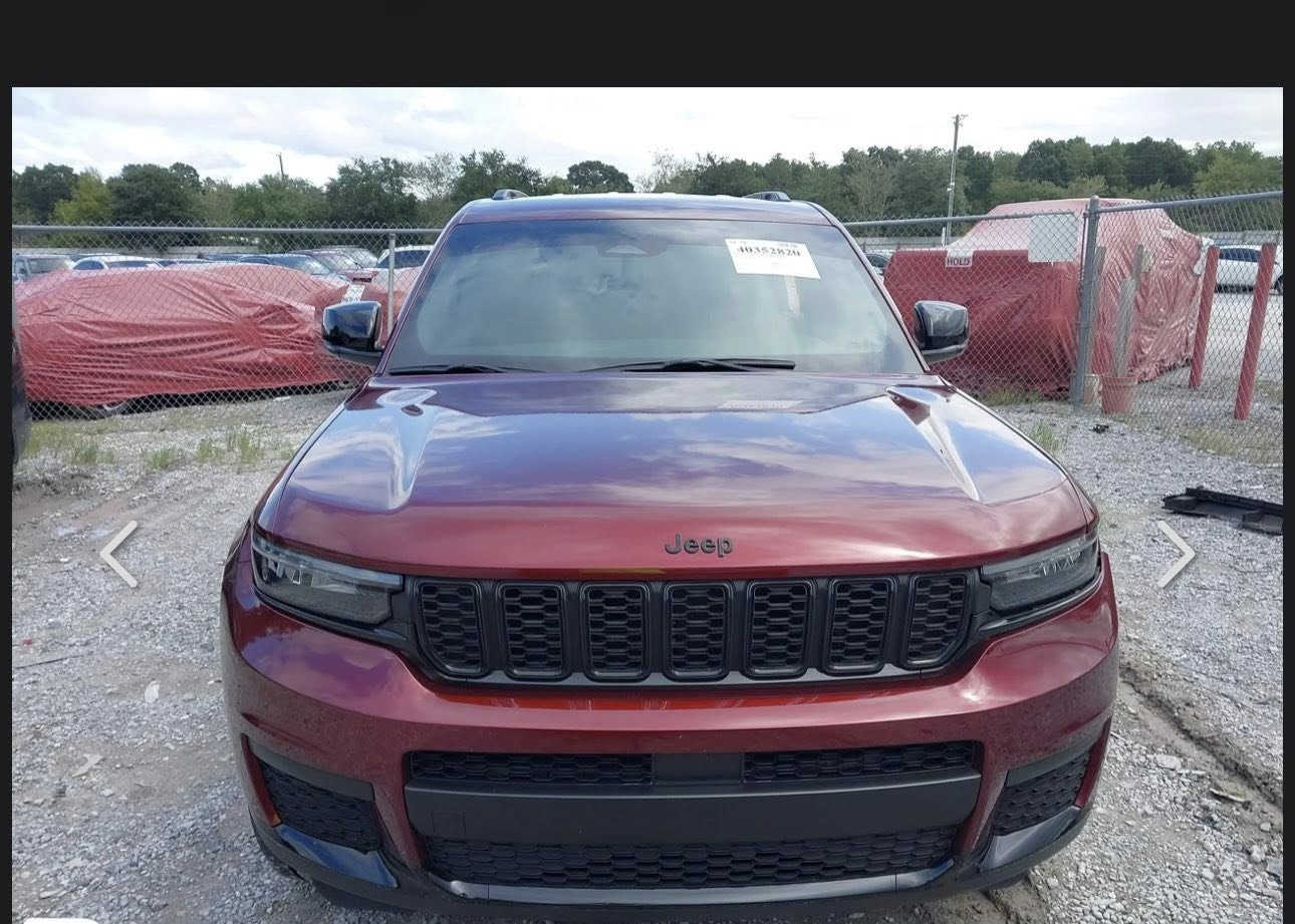 السلام عليكم جيب شيروكي التيتود ٧ راكب موديل 2023 حادثها باب خلف سائق وبدلته حادثها فقط باب ودوسه الي جوه باب كما موضح بالصورة بدون رقم السيارة ماشية ٢٠٠٠٠ 
السعر 30000$ يعني ٣ شدات السيارة موجودة بالبصرة


**إذا كنت صاحب هذا الإعلان وتريد حذفه لأي سبب، رجاءا أرسل رسالة إلى الدعم الفني**