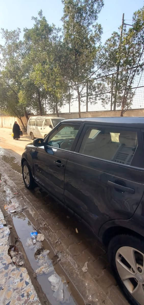 كيا صول وارد أمريكي 2016 المحرك1600 دوش
الرقم بغداد و بسمي المواصفات  تحكم ستيرن مري كهربائي 
الشاشة بلوتوث و USB مانع انزلاق ABS السيارة سويج مو بصمه السعر 100 ورقة وبيه مجال بسيط ***********
