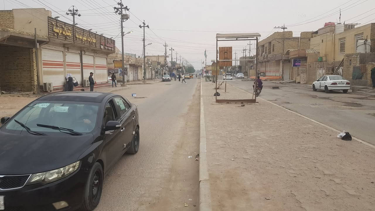 السلام عليكم 
دار للبيع مساح 200 متر على سايدين حي الحسين الجديد 
يصلح للستثمار شارع تجاري
الستفسار  اتصال على رقم
***********
