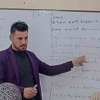 أستاذ عباس السلطاني • مدرس إنكليزي ثالث متوسط • مجمع الزهراء الطبي