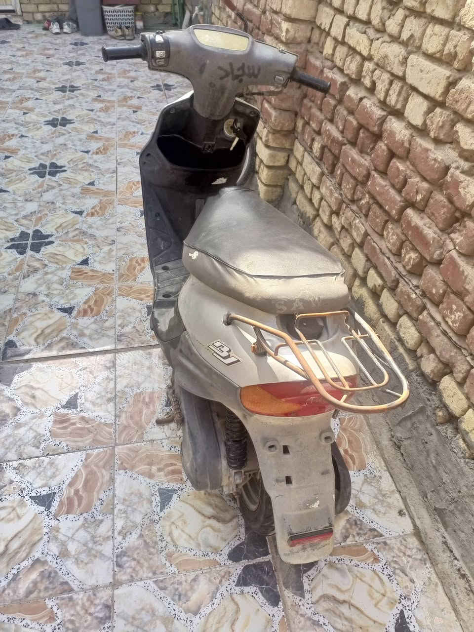 سلام عليكم
متاح دراجه نضيفه ومحرك ناعم ب450وبيه مجال 
مكان الرميثه هذا رقمي ***********
