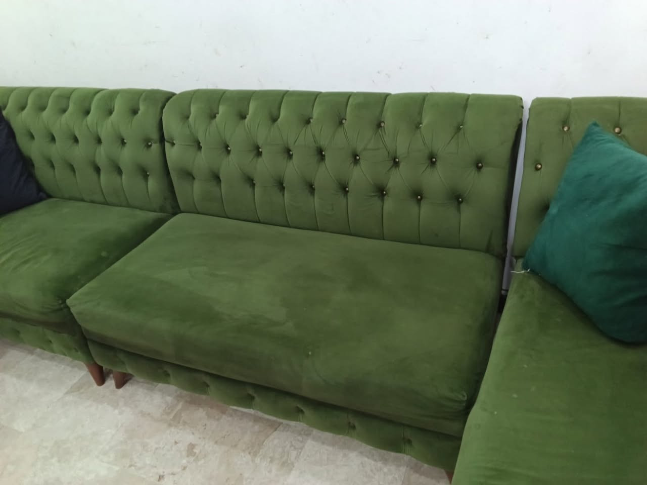 كورنر للبيع لون زيتوني
سلام عليكم عندي هذا الكورنر للبيع استعمال قليل كُلش نظيف مثل ما موضح بالصور ويا كرسي مفرد وعيبه بس بالتخم وره الكوشه زرف صغير مال فحماية قياسة الطول كل الكورنر 5امتار و70سم والعمق 90سم  نظيف جداً يحتاجله تنظيفه خفيفه يعني كورنر ويا كرسي. وسعره450 وبي مجال بسيط مكاني الكاظمية جكوك للتواصل خاص


**إذا كنت صاحب هذا الإعلان وتريد حذفه لأي سبب، رجاءا أرسل رسالة إلى الدعم الفني**