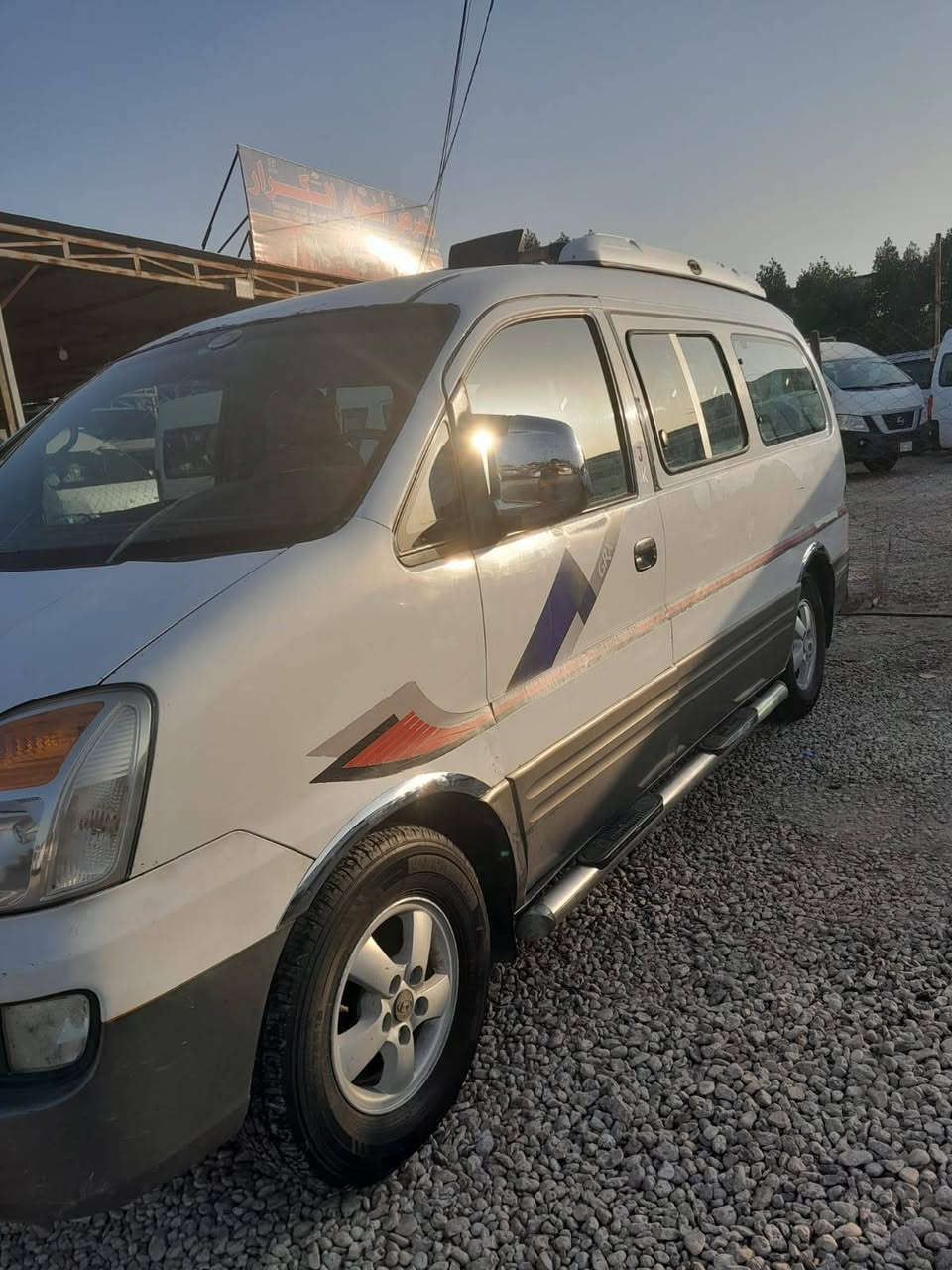 السلام عليكم من رخصة الادمن المحترم.  رمضان كريم عليكم ان شاءالله.  ستاركس موديل ٢٠٠٧ محرك مسكر كير اتوماتيك رقم واسط  سنويه لغاية ٢٨ حداديه جاهزه تخم تايرات نظاف  بيها صبغ جهة السائق  سعر ٨٠ وبيها مجال مكاني طويريج راعيها بل حله  يريد تحويل  واني بخدمتك الاتصال على الرقم ***********و ***********
