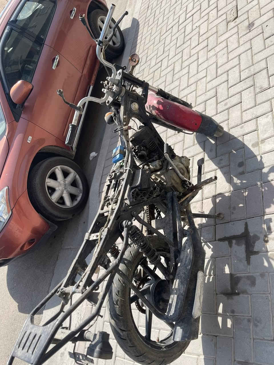 سلام عليكم بوكسر كلاسك موديل 21 ابيع كوم حديد لتسئلني شبيه مابيه هاي شوفت عينك سعره 375 وبيه مجال حك الجيه كابريتر ومجامع موجوده يرادله شويه ترتيبات مكينه جانت شغاله عنواني دوره حي اسيا وهاذه رقمي ***********
