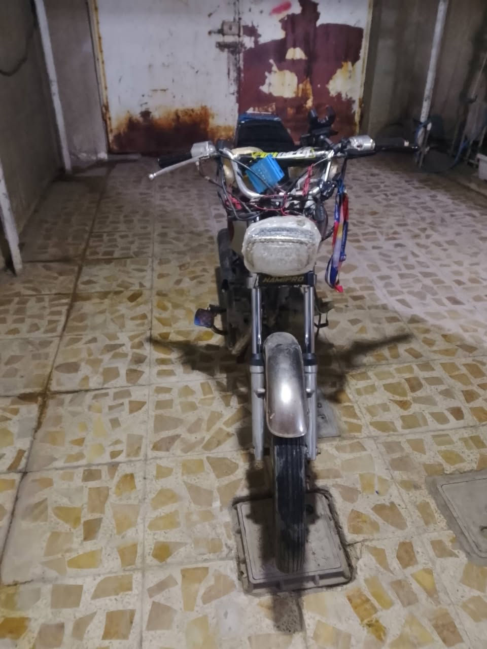 سلام عليكم ورحمه الله وبركاته دراجه ايراني اربعه كير نامئ موديل 2016 مكينه جديد مجفت لا صرف ولا بخار كهربائيات كامله شغاله مابيه اي عيب #للبيع او #للمراوس 
#السعر 225 وبيه مجال حك الجيه 
***********
