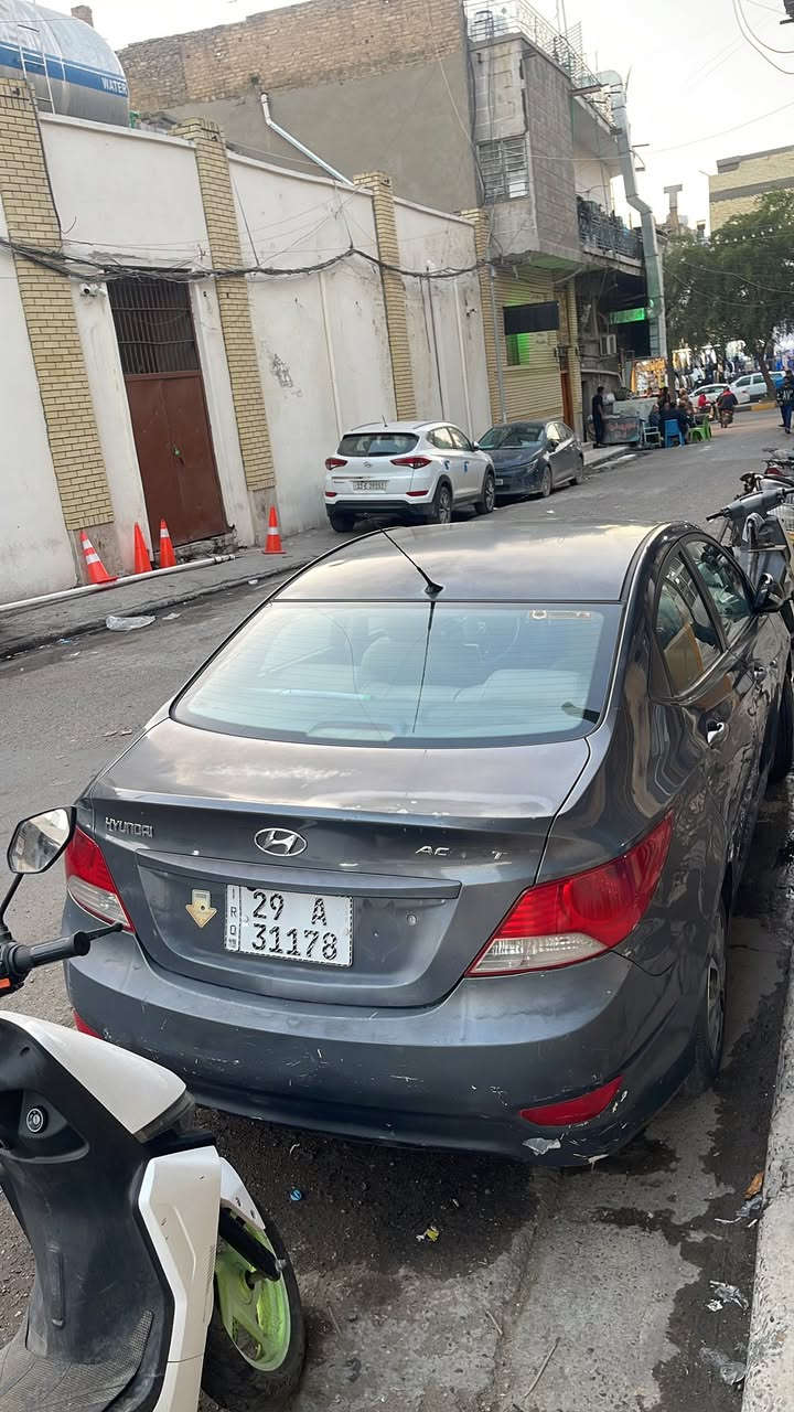 السلام عليكم 
اكسنت 2013 للبيع ١٦٠٠ خليجي 
رقم واسط مشروع وطني تحويل ثاني يوم 
باسمي مكان بغداد شارع حيفا السعر ٨٠ وبيه مجال بسيط 
والسونار موجود بلمنشور مستعجل على بيعه ***********
