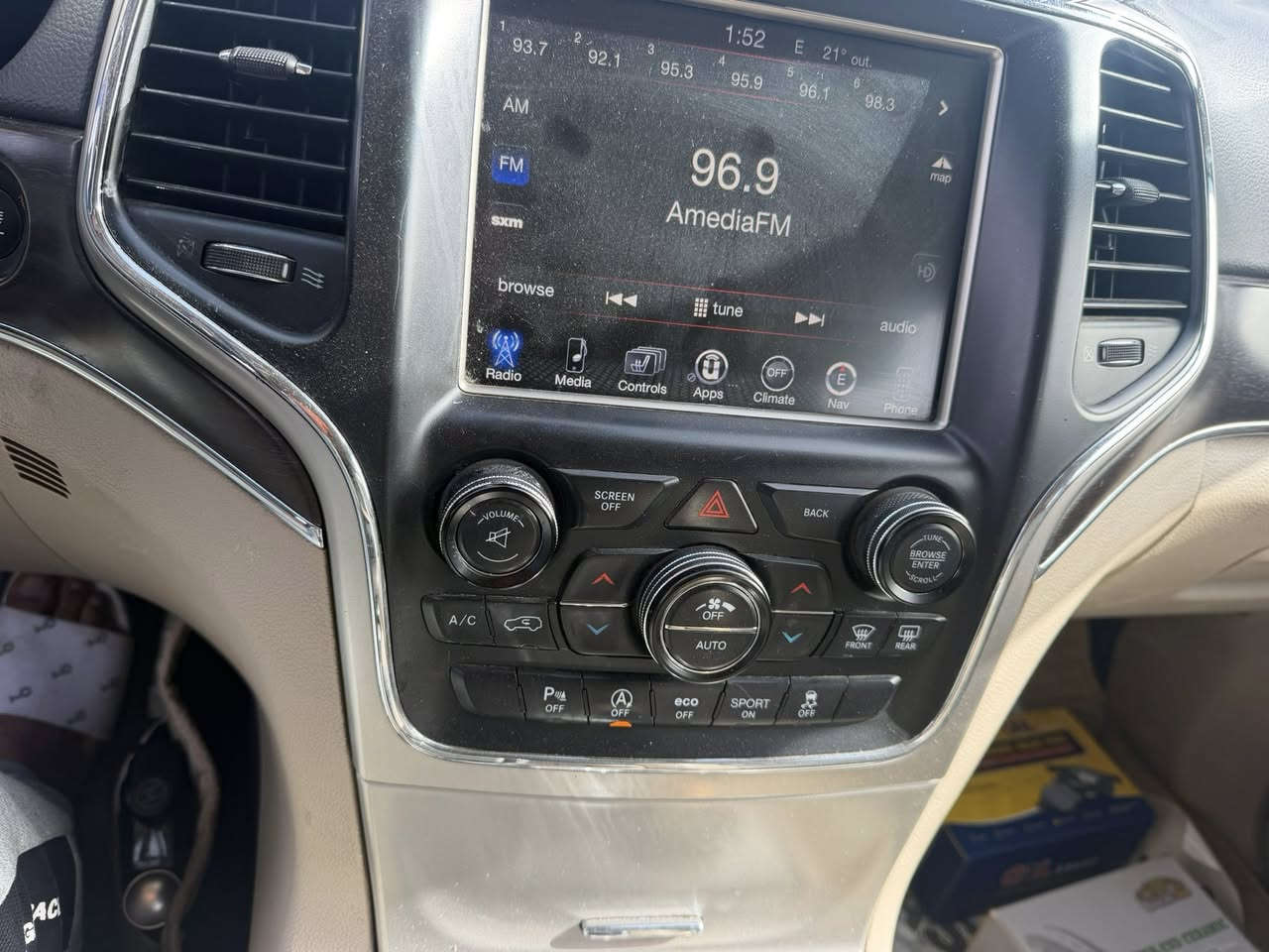 السلام عليكم
جيب گراند شيروكي
موديل 2017 فئة لمتد
رقم بغداد باسمي انكليزي تحويل جديد لغايه 2029
حادثه من جوه بسيط يعني كلين
بس بيها صبغ جاملغ وبنيد اثر شخوط السياره جديده ونصبتها كلش حلوه الايرباكات سليمه لا شاصي لا لغد لادواخل تجي وتشوفها بعينك السيارة لوك
المواصفات 
1- محرك 6 سلندر 3600 بحاله جيده گير جديد 
2- صدر امامي خلفي جديد 
3- گاردن واكسل جدد
4- طخم تاير جديد
5- لد امامي
6- لايت زنون عالي ناصي
7- بانوراما
8- حساس خلفي
9- كاميرا خلفيه بلاد
10- جنطه شفط كهرباء
11- اشاير بالمري
12- مري قلاب وي البگ
13- شفتات بالاستيرن
14-استيرن كهرباء
15- تدفئه بالاستيرن
16- شاشه بلاديه
17-داخل بيجي
18- كشات جلد
19- تدفئة تبريد بالكشنات
20- الكشنات الاماميه كهرباء
21-كشن السائق حفظ ميموري
22- الكشنات الخلفيه تدفئة
23- تدفئه تبريد فول
24- دمام خلفي بالصندوق
25 - دمام خلفي
26 - مخرج كهرباء
27- المري تعتيم للضوء
28- اوتو ستوب ( توقف ذاتي )
29- السياره مسويلها ادامه وسيرفس كامل
30- هوكات امامية
السعر200$ وبيها مجال
مكان السياره بغداد الشورجه
او الشعب 
الاتصال عالارقام التاليه ***********
***********
الخاص مامتواجد وعذرا على الاطاله
تعجبك اهلا وسهلاً
ماتعجبك شرفتني وعلى راسي
