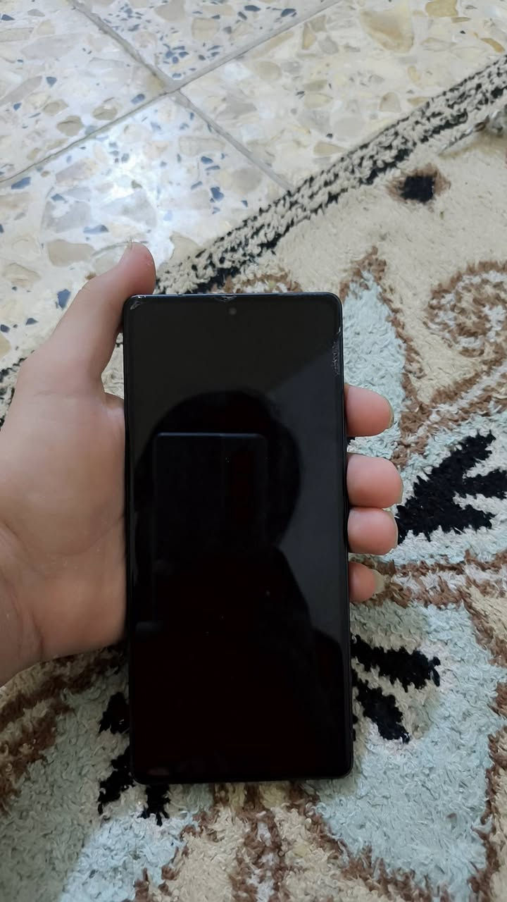 السلام عليكم
انفنكس نوت 50 برو/ لون اسود
جهاز غني عن التعريف شاشه 144 هيرتز
جهاز جديد النظافه 95/
الذاكره 256 والعشوائيه 12+12
كامل ملحقات عده الشاحنه ماكو بس الماك سيف موجوده
عنواني بغداد حي اور والسعر 275 وبي مجال للشرايي
