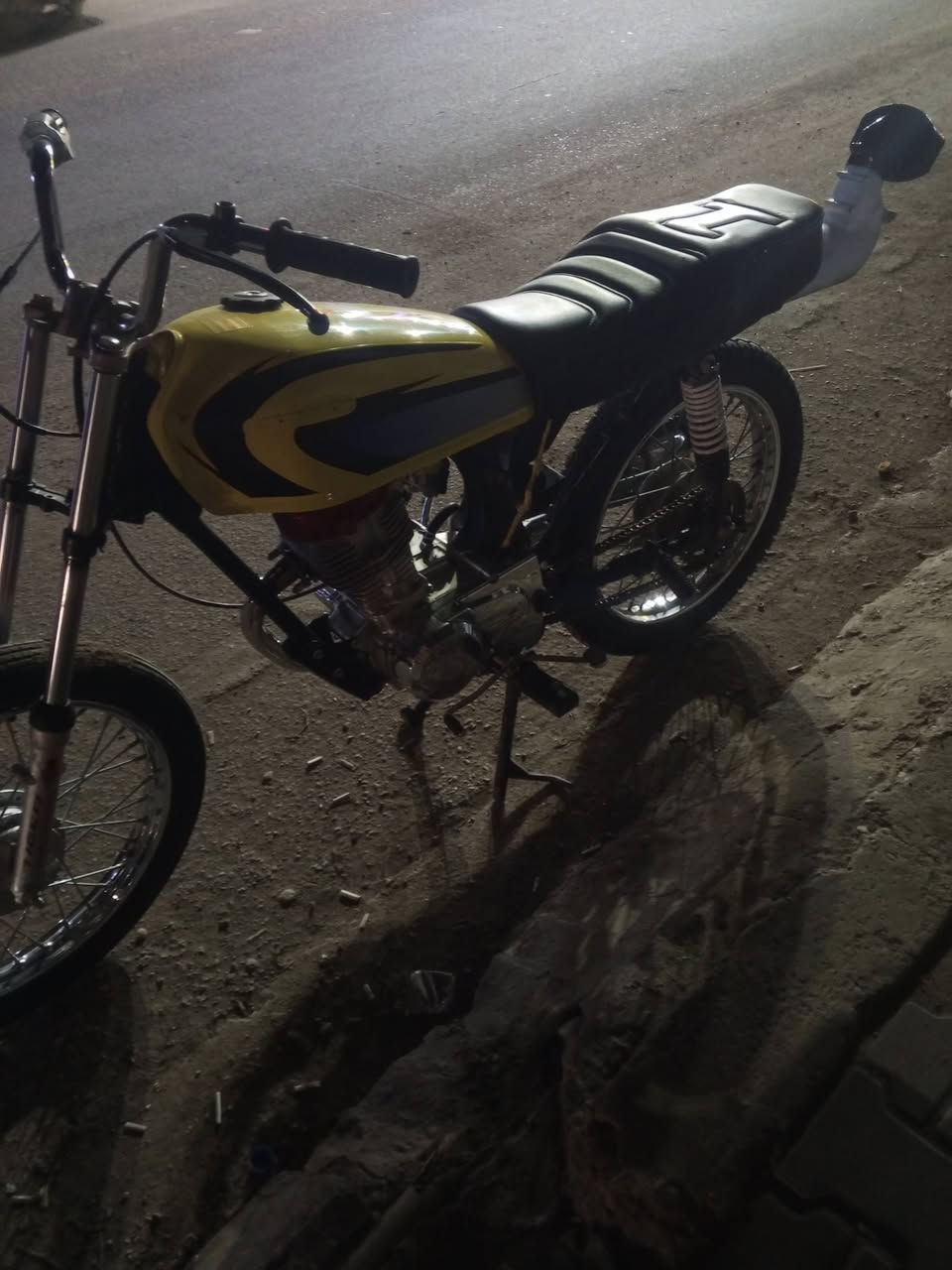 سلام عليكم شباب دراجة تعمير 25 نامة تيربو دراجة ماناقصة برغي كلك سعر 450 مكاني بغداد  المحمودية رقمي *********** خاص موجود
