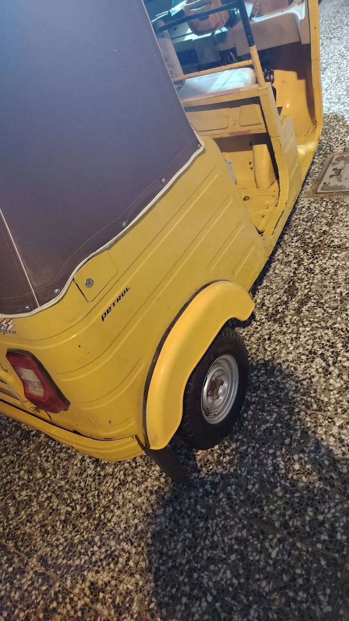 تكتك لل بيع مكاني بغداد جسر دياله موديل 2019شهر 10تكتك نضيفه بس الدوس لاماميات معمرات ***********
