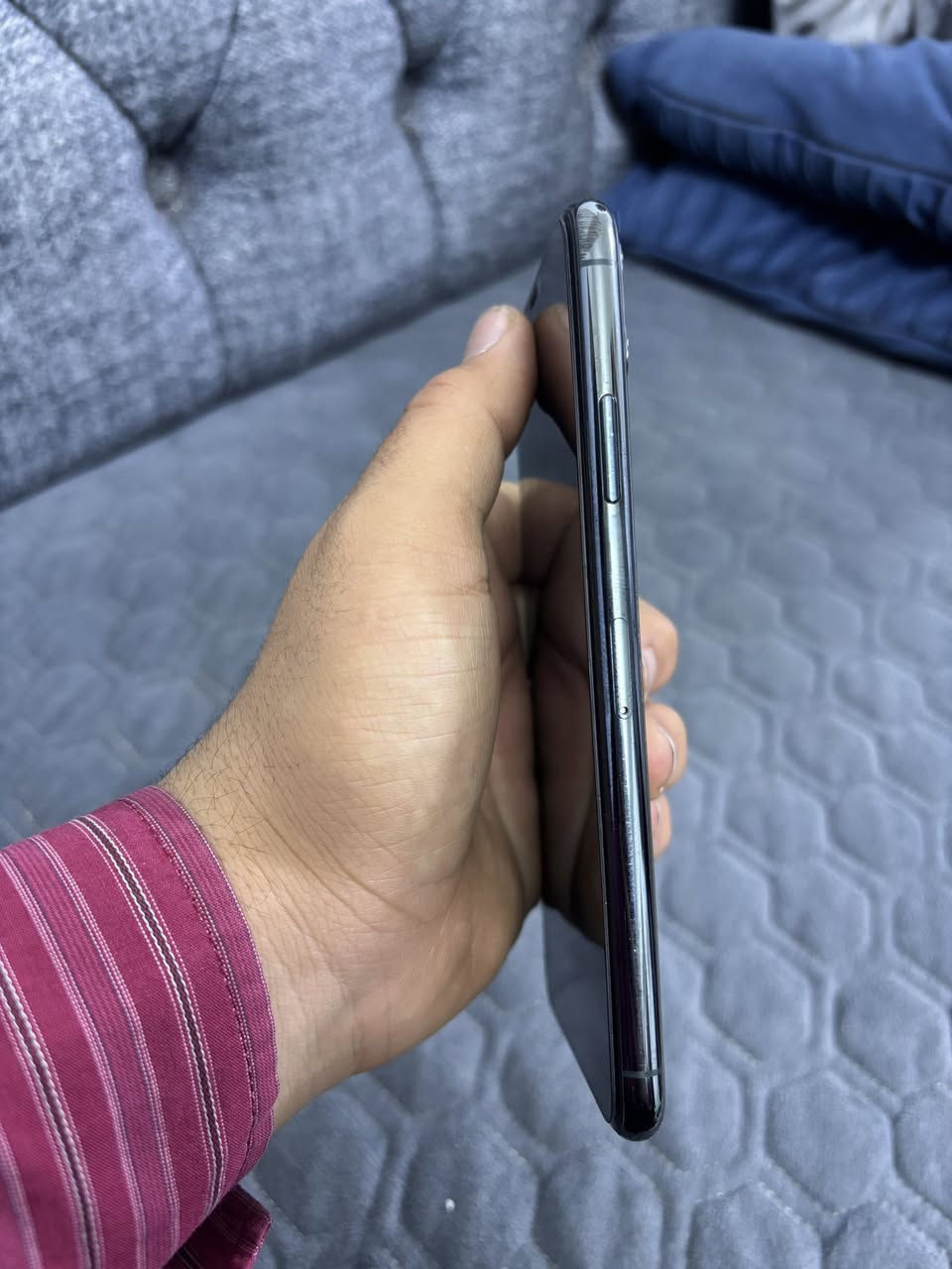 ايفون 11pro max ذاكرة 256 بطاريه 76 غير مفتوح وتر بروف شرط تك سيم *********** / *********** سعر 380
