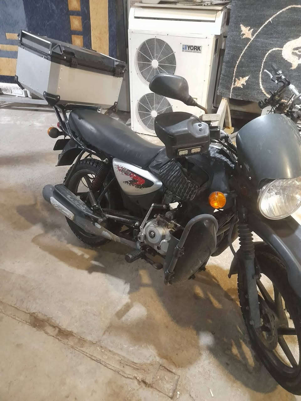 السلام عليكم بوكسر للبيع ٢٣ مرقمه  بيها خيط تبخير للبيع السعر ١٧٥٠ مكانها بغداد حي الجامعه ***********
