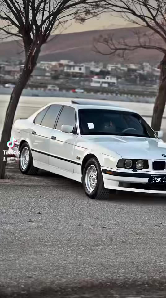 سەرەتا بەناوی خوای گەورە
Bmw مۆدێل 1990 
سیارەکە حلوجە مالی مەدەنی بەشەرت
نموونە لەجوانی  بێ دەحموو لێدراو
 گێرو مەکینەی بەشەرت
پانکەی کارەبای
دوو جام کارەبای 
 چوار تەیەو ویلی تازە بۆ بەستراوە 
سالۆنسای هەشت پستۆنی لەسەرە 
سلایت   لایت ئالقە  زینۆ. 
سیارەکە یەک دیناری مەسرەف تێ دانیە   
سیارەکە تابلێی خاوێنوو جوانە. بەشەرتی هەموشت.
زۆریش بەقوتە نرخی 38 گەلا


**إذا كنت صاحب هذا الإعلان وتريد حذفه لأي سبب، رجاءا أرسل رسالة إلى الدعم الفني**