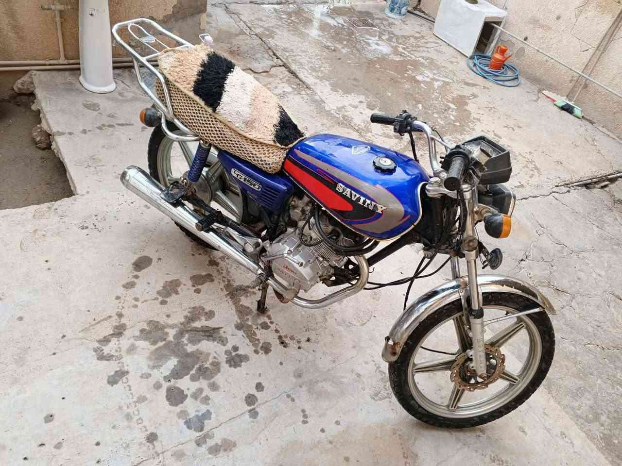 السلام عليكم شباب دراجه للبيع موديل 20 الدراجه نضيفه محرك نضيف تخم تايرات سلف هندر شغال مكاني ديالى بعقوبه رحمه 
***********
