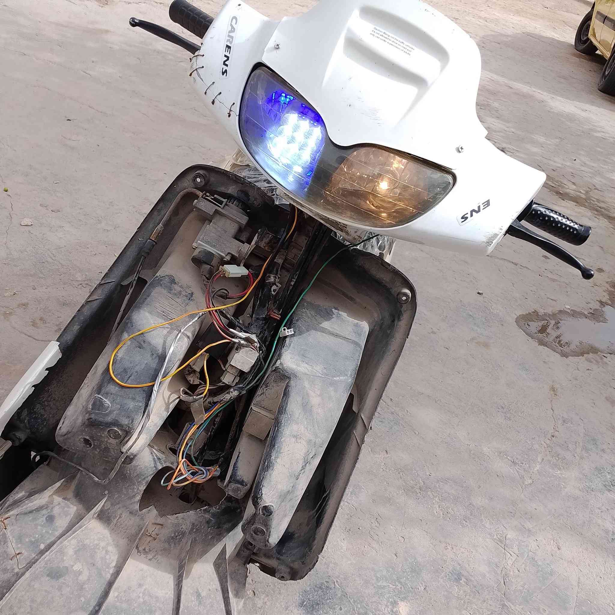 سلام عليكم شباب فرشه نثيه البيع كلشي شغال مبدل بوشه وبستم فقد كبرتر تكطع وعوزه ترديب كفرات  السعر 250وبيهه مجال المكان مشخاب ***********
