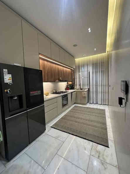 للبيع_في_السيدية
140م_خلف_جامع_الاقصئ 
دار سكني مودرن فول درجة اولى مرمر اعلى المواصفات

مربع الضباط الأقصى 
بناء 2024

الـمـسـاحـة  140  مـتـر   
الواجهة 7م   نزال 20م 

متكون من 3 طوابق ( 4 غرف نوم وصالة وهول ومطبخ وخدمات 3 ولوندري وبيتونة  وحديقة داخلية )
للتواصل ***********
